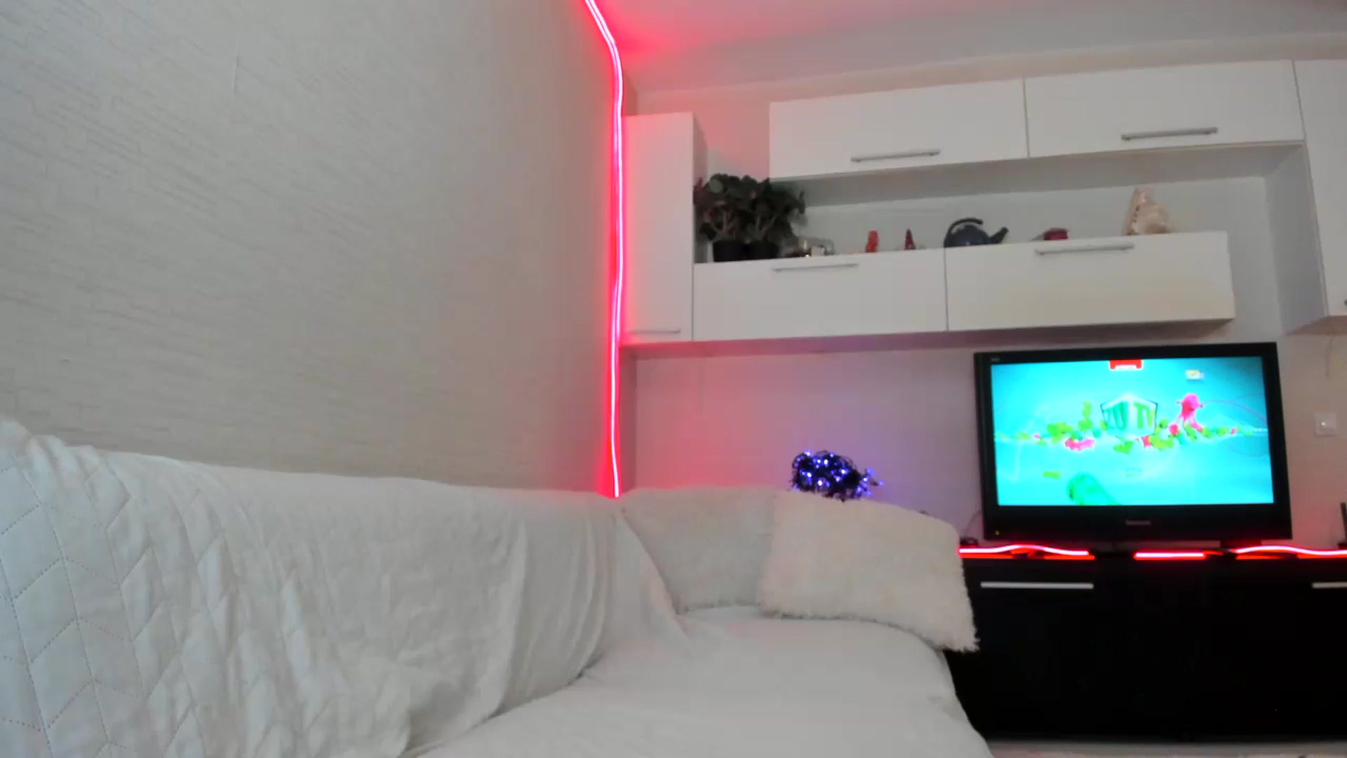 Gallery image thumbnail from SmileyTinaa's myfreecams stream on, 09/13/2023, 24:42 image 17 of 20