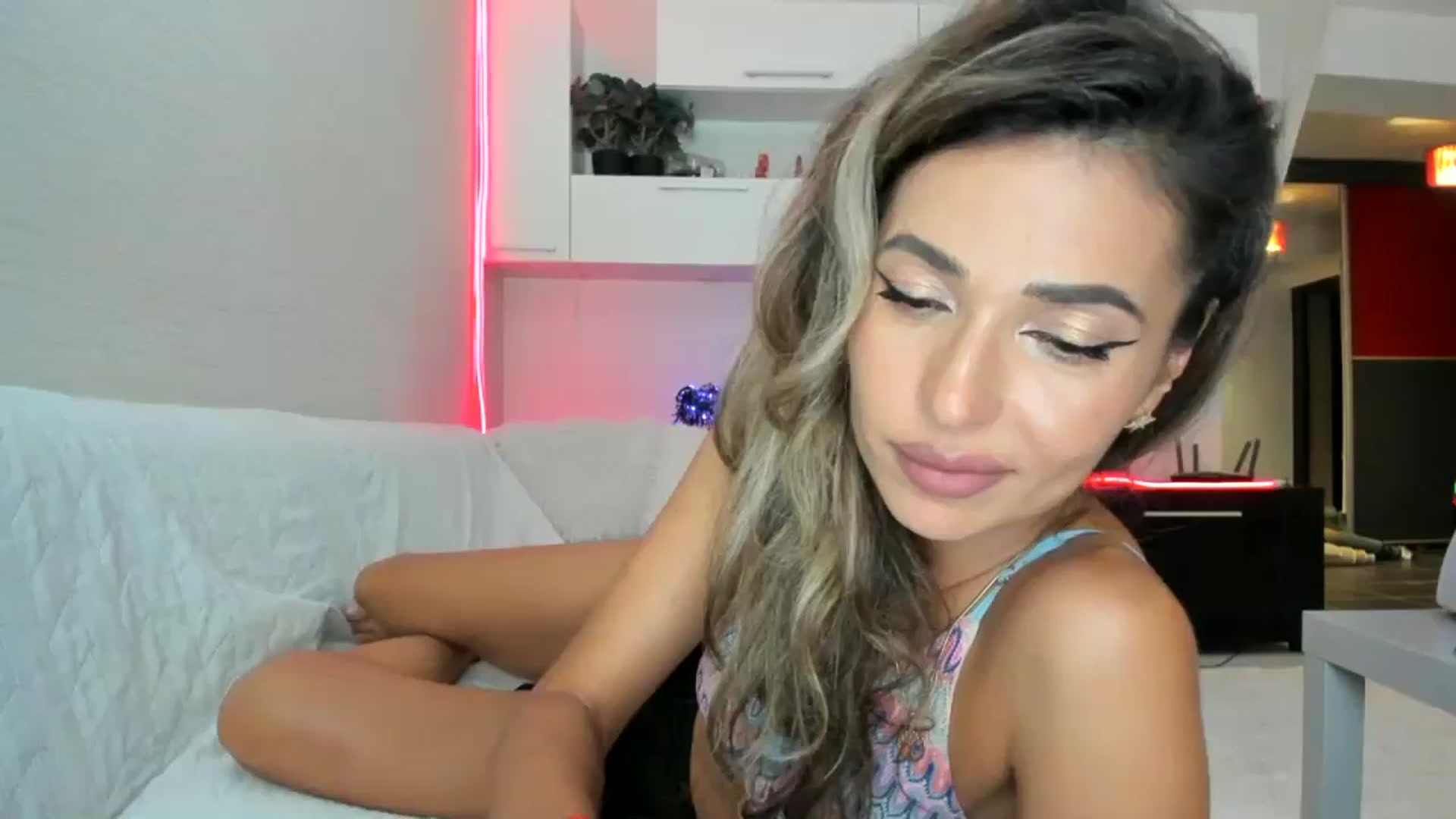 Gallery image thumbnail from SmileyTinaa's myfreecams stream on, 09/13/2023, 24:42 image 1 of 20