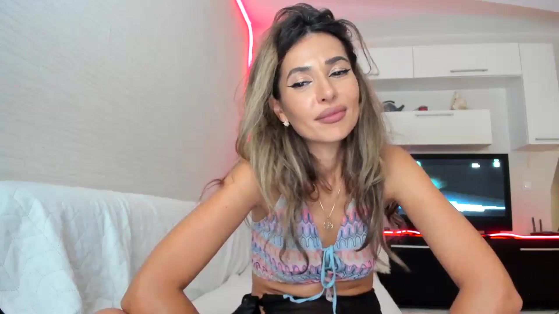 Gallery image thumbnail from SmileyTinaa's myfreecams stream on, 09/13/2023, 02:12 image 14 of 20