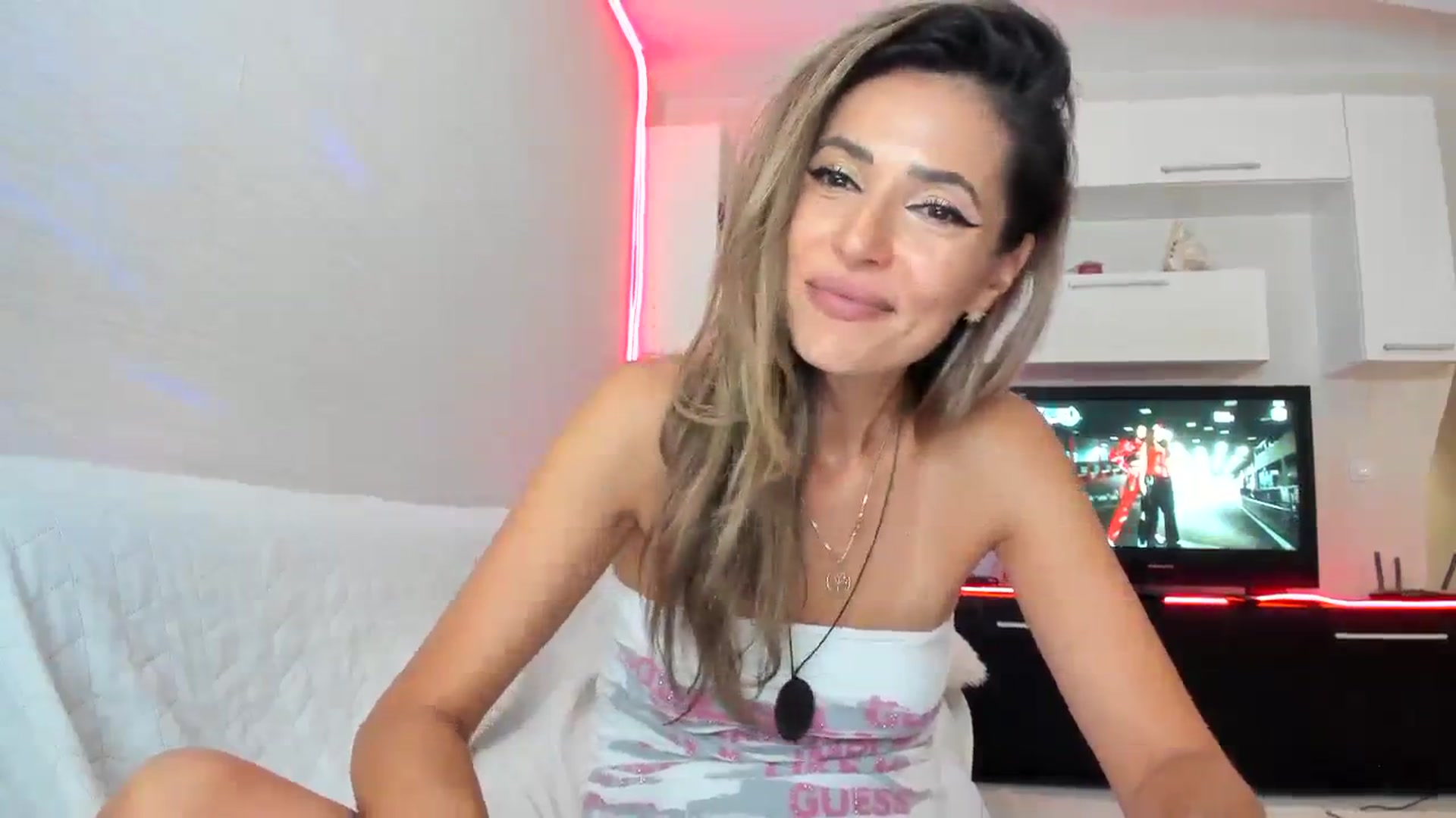 Gallery image thumbnail from SmileyTinaa's myfreecams stream on, 09/15/2023, 24:52 image 5 of 20