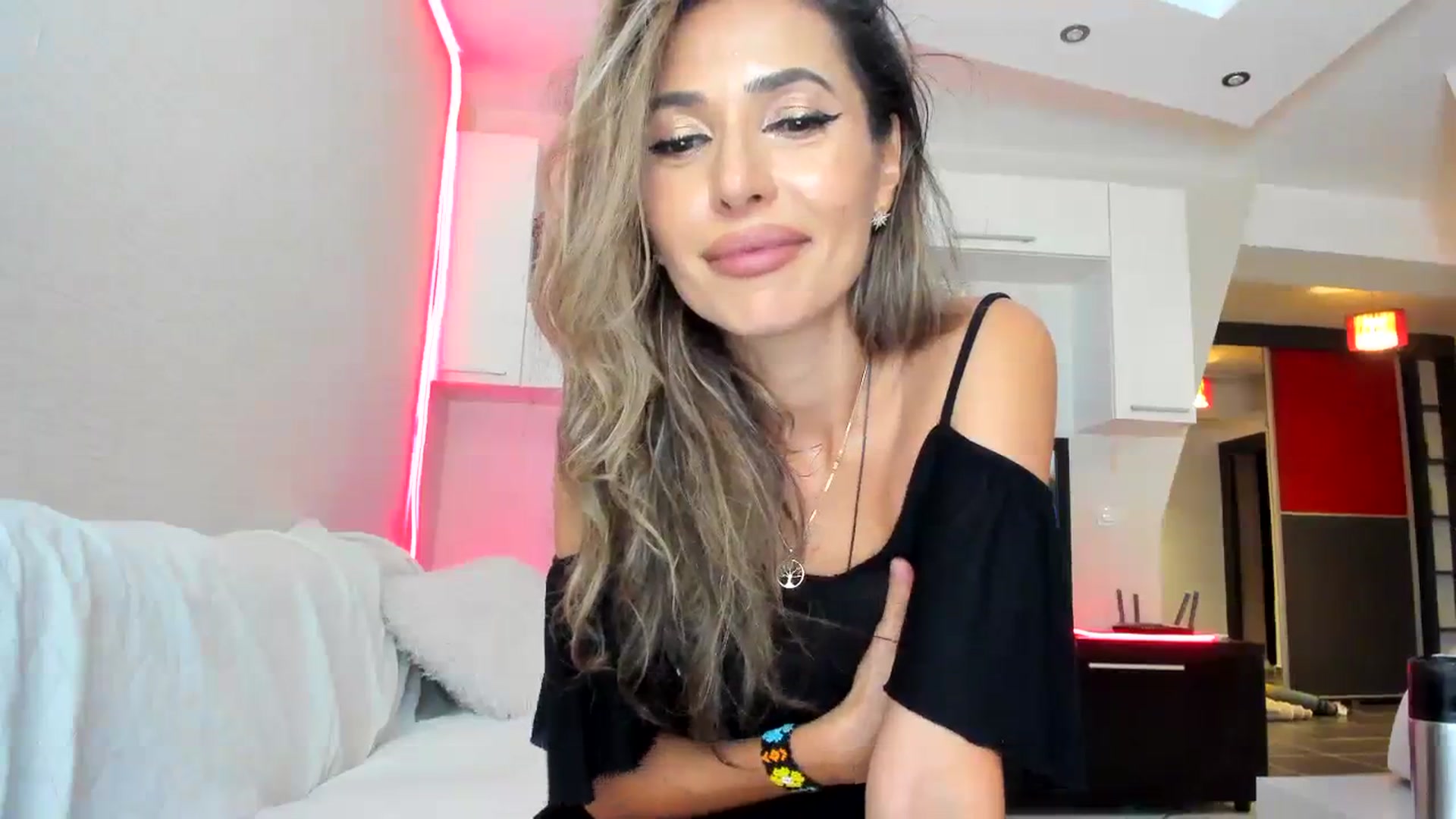 Gallery image thumbnail from SmileyTinaa's myfreecams stream on, 09/16/2023, 24:44 image 11 of 20