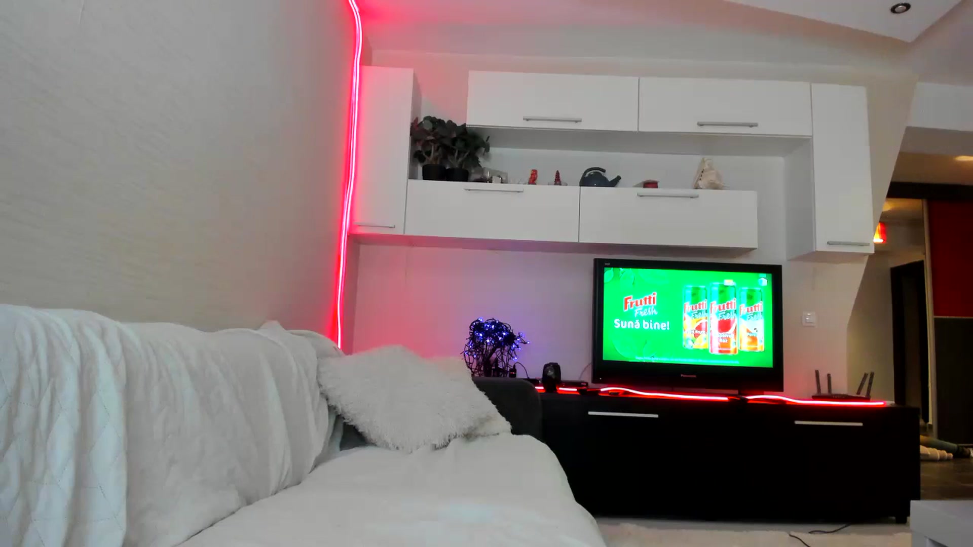 Gallery image thumbnail from SmileyTinaa's myfreecams stream on, 09/16/2023, 24:44 image 15 of 20