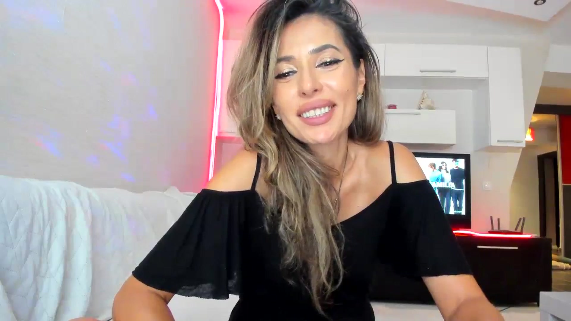 Gallery image thumbnail from SmileyTinaa's myfreecams stream on, 09/16/2023, 24:44 image 20 of 20