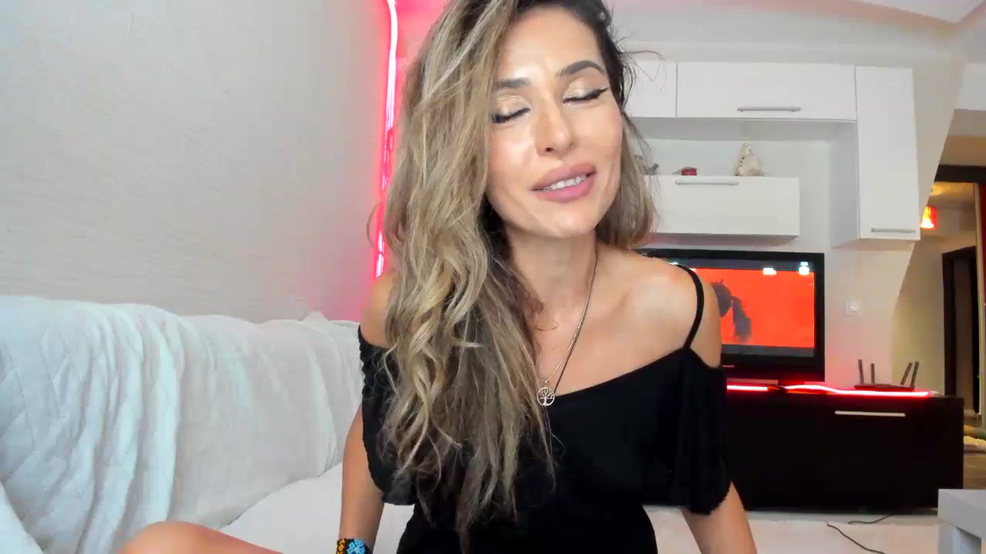 Gallery image thumbnail from SmileyTinaa's myfreecams stream on, 09/16/2023, 24:44 image 10 of 20