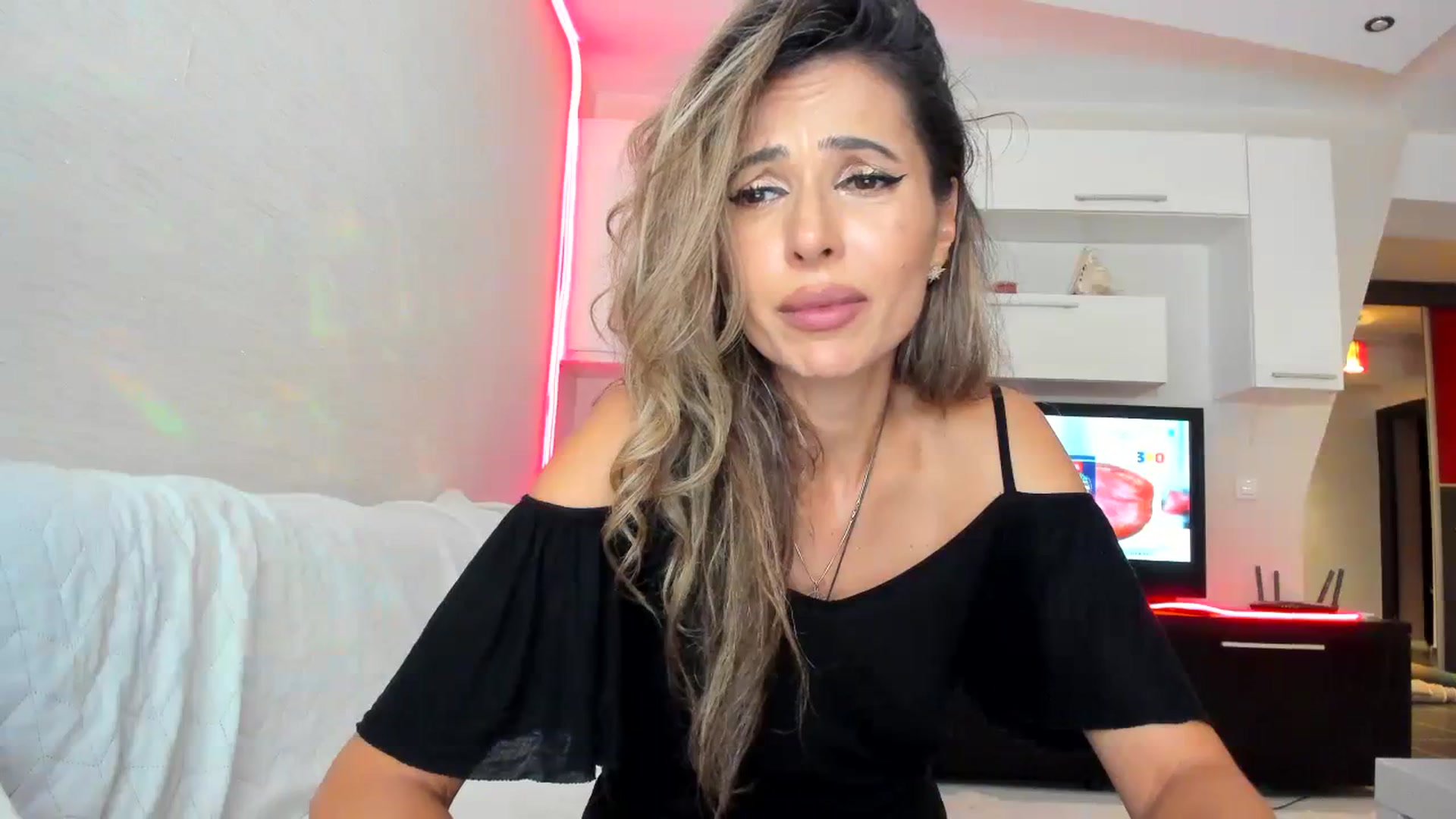 Gallery image thumbnail from SmileyTinaa's myfreecams stream on, 09/16/2023, 24:44 image 8 of 20