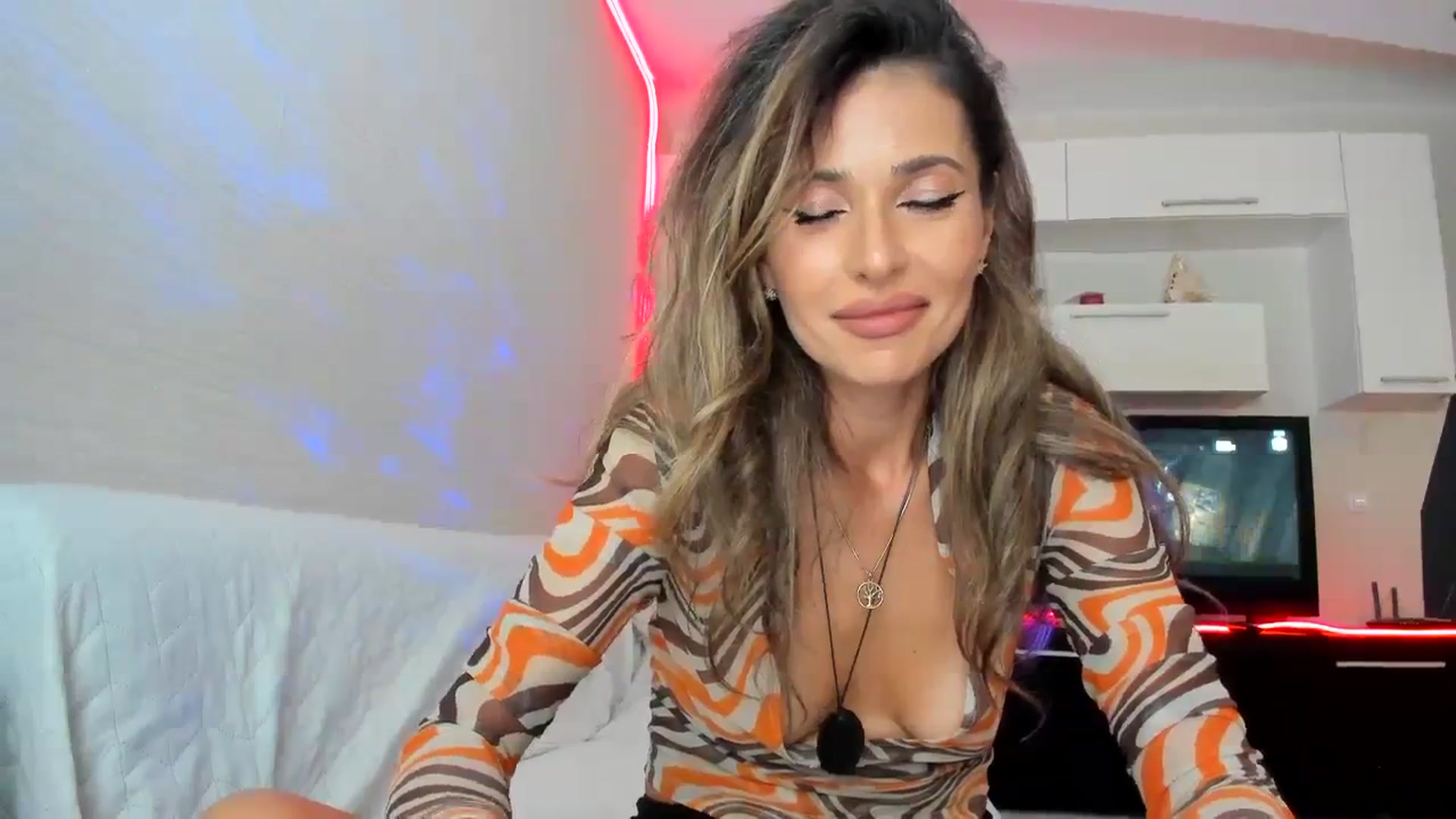 Gallery image thumbnail from SmileyTinaa's myfreecams stream on, 09/18/2023, 22:30 image 4 of 20