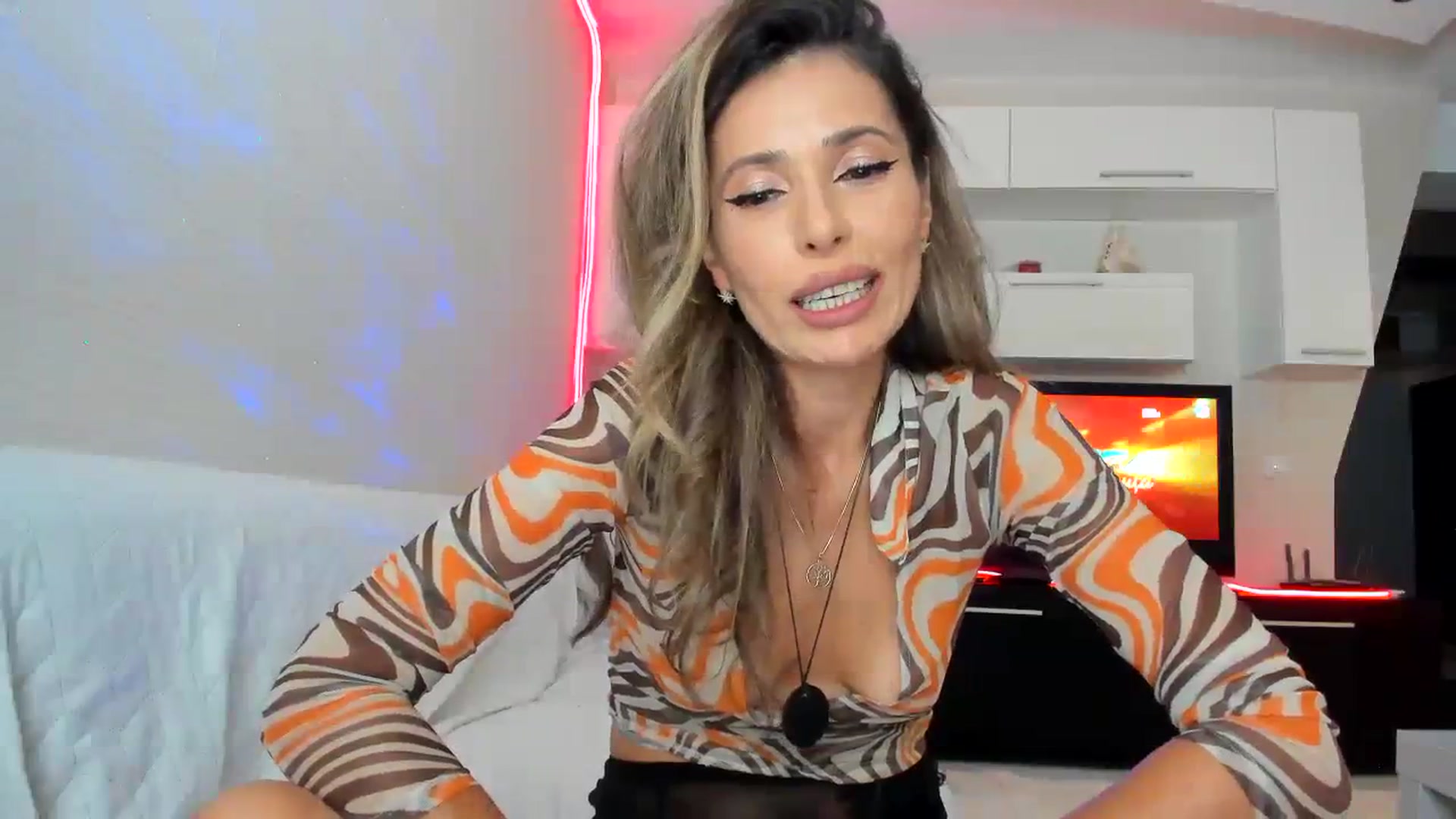 Gallery image thumbnail from SmileyTinaa's myfreecams stream on, 09/18/2023, 22:30 image 9 of 20