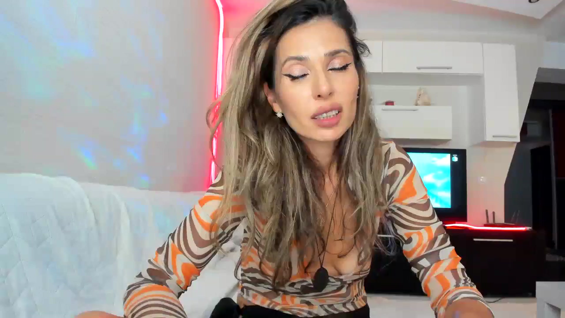 Gallery image thumbnail from SmileyTinaa's myfreecams stream on, 09/18/2023, 23:20 image 16 of 20