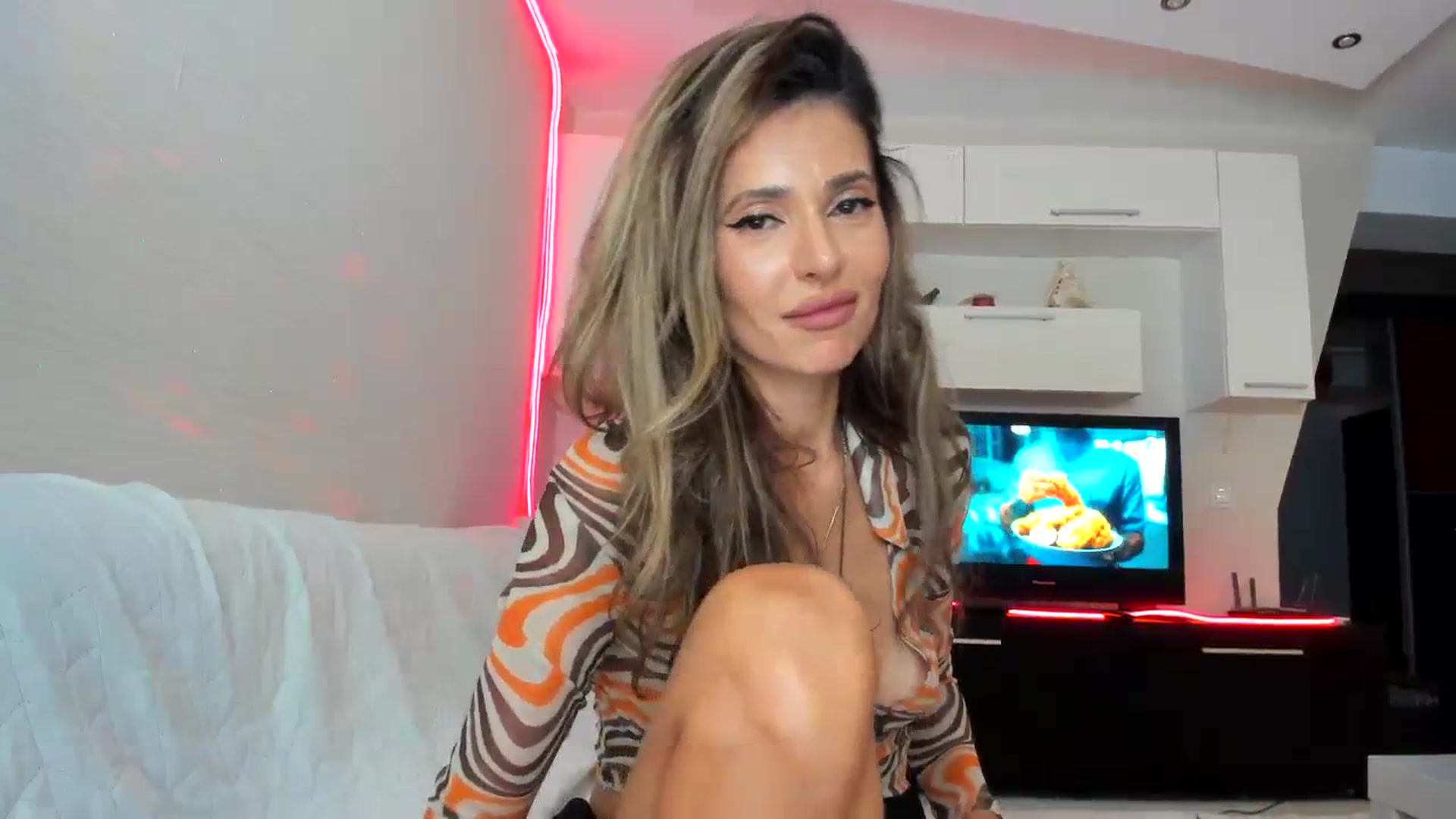 Gallery image thumbnail from SmileyTinaa's myfreecams stream on, 09/18/2023, 23:45 image 5 of 20