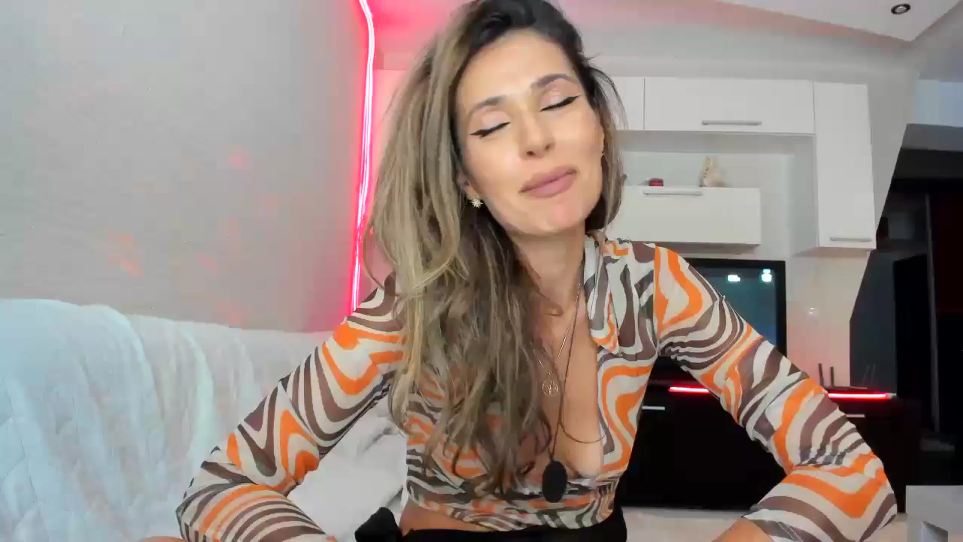 Gallery image thumbnail from SmileyTinaa's myfreecams stream on, 09/18/2023, 23:45 image 10 of 20