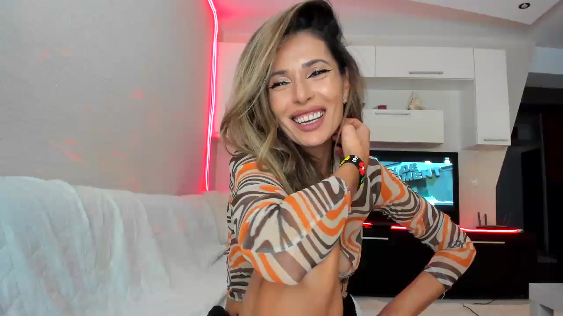 Gallery image thumbnail from SmileyTinaa's myfreecams stream on, 09/18/2023, 23:45 image 12 of 20
