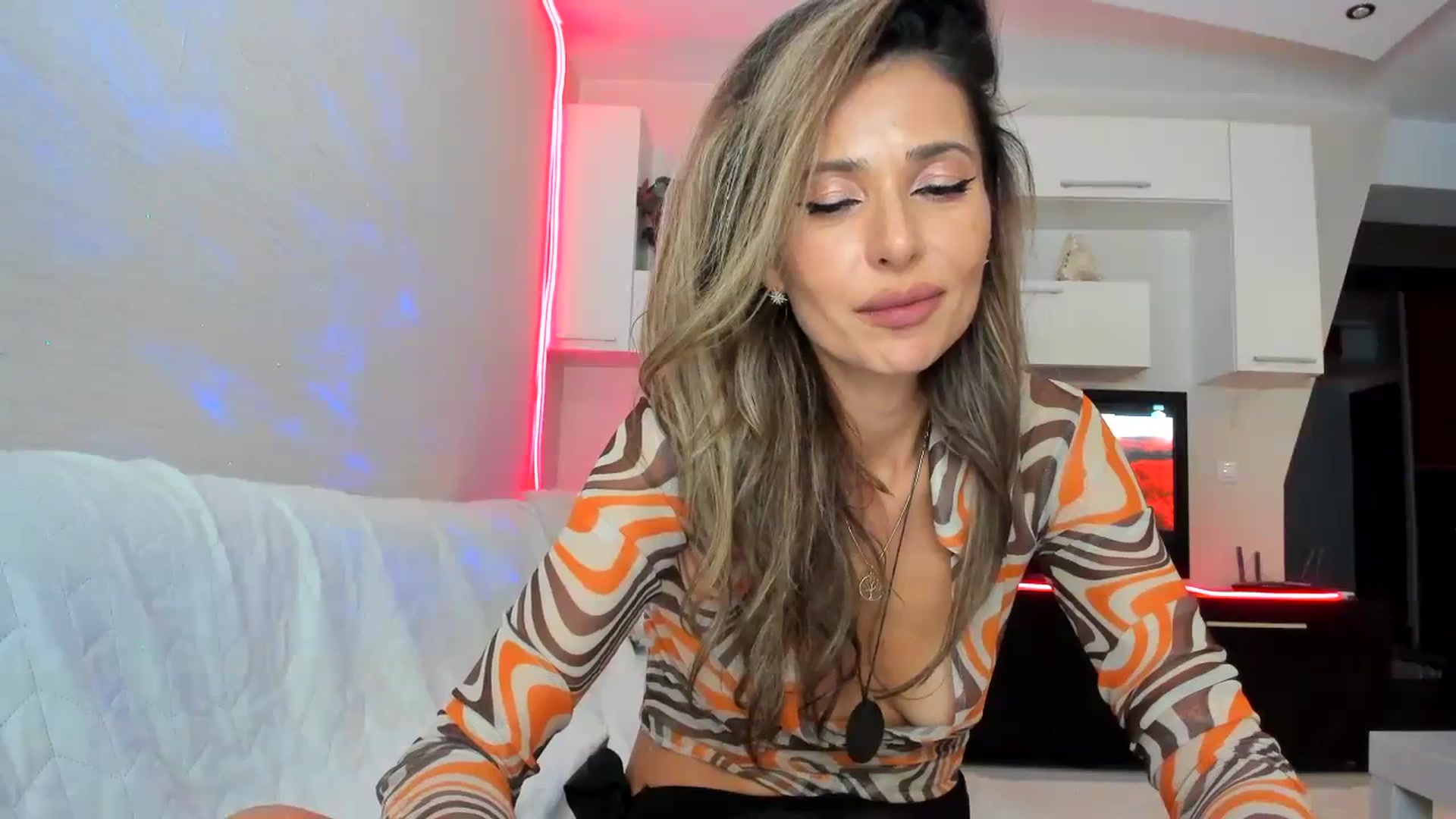 Gallery image thumbnail from SmileyTinaa's myfreecams stream on, 09/18/2023, 23:45 image 17 of 20