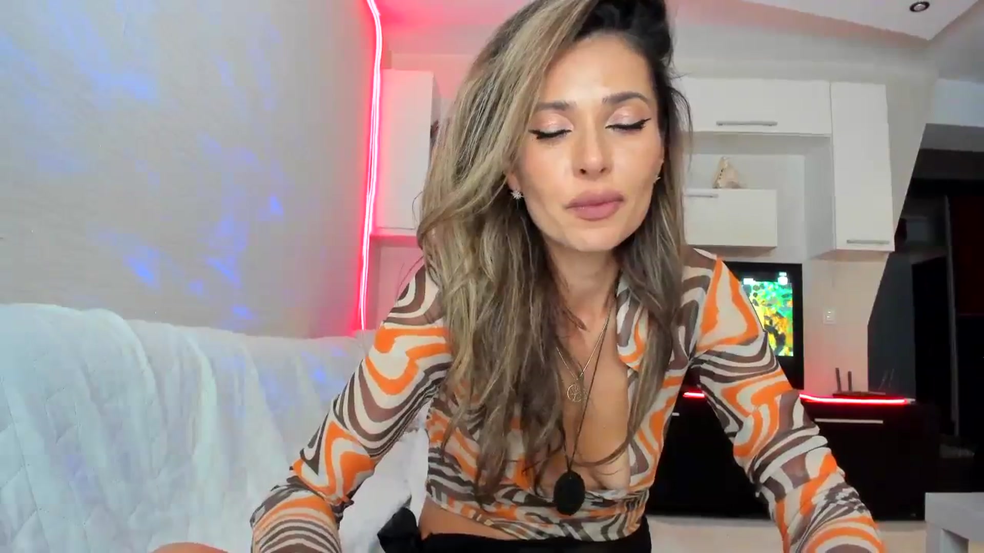 Gallery image thumbnail from SmileyTinaa's myfreecams stream on, 09/18/2023, 23:45 image 16 of 20