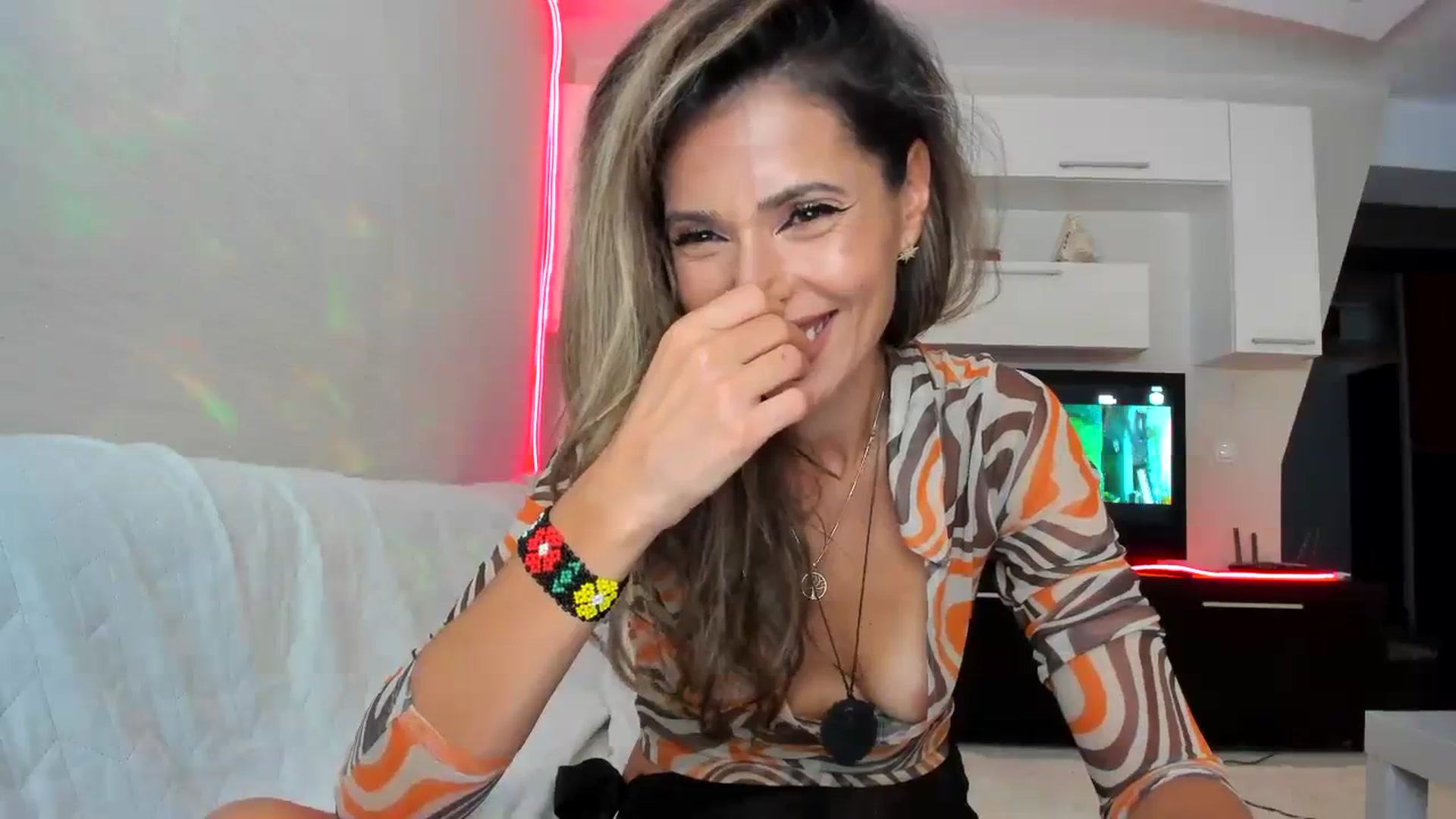 Gallery image thumbnail from SmileyTinaa's myfreecams stream on, 09/19/2023, 24:00 image 6 of 20