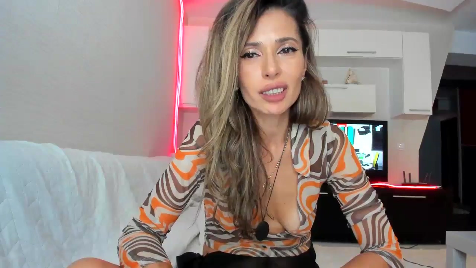 Gallery image thumbnail from SmileyTinaa's myfreecams stream on, 09/19/2023, 24:00 image 12 of 20