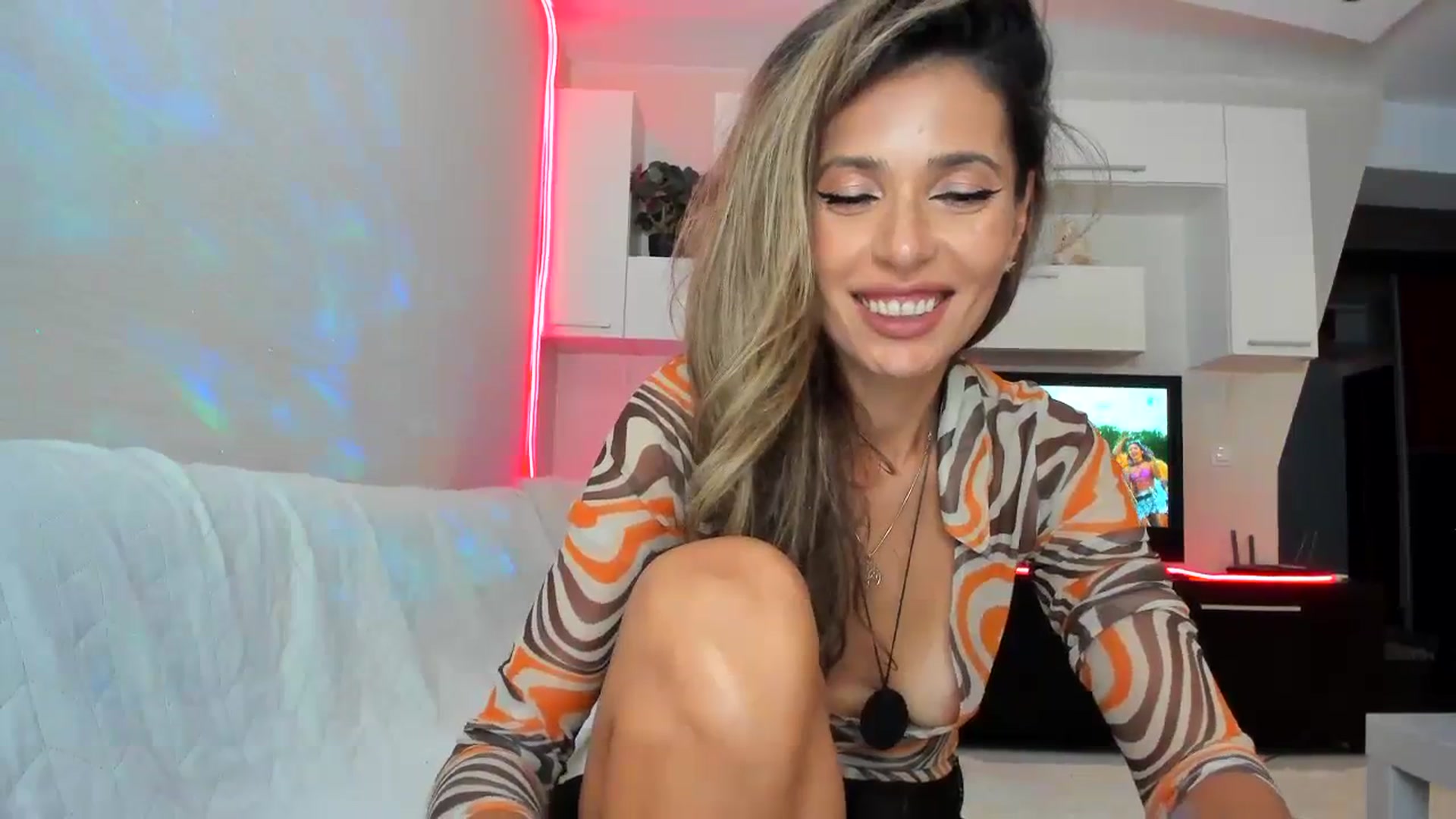Gallery image thumbnail from SmileyTinaa's myfreecams stream on, 09/19/2023, 24:00 image 4 of 20