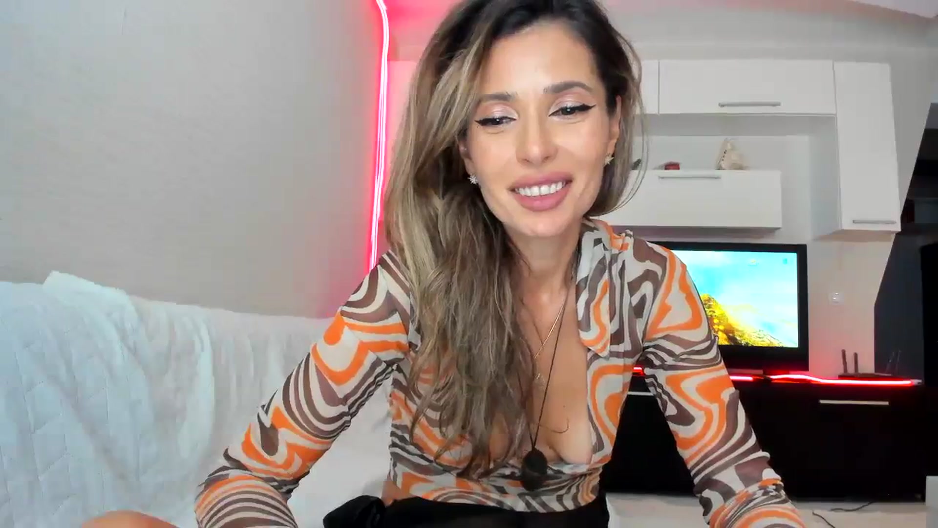 Gallery image thumbnail from SmileyTinaa's myfreecams stream on, 09/19/2023, 24:35 image 15 of 20