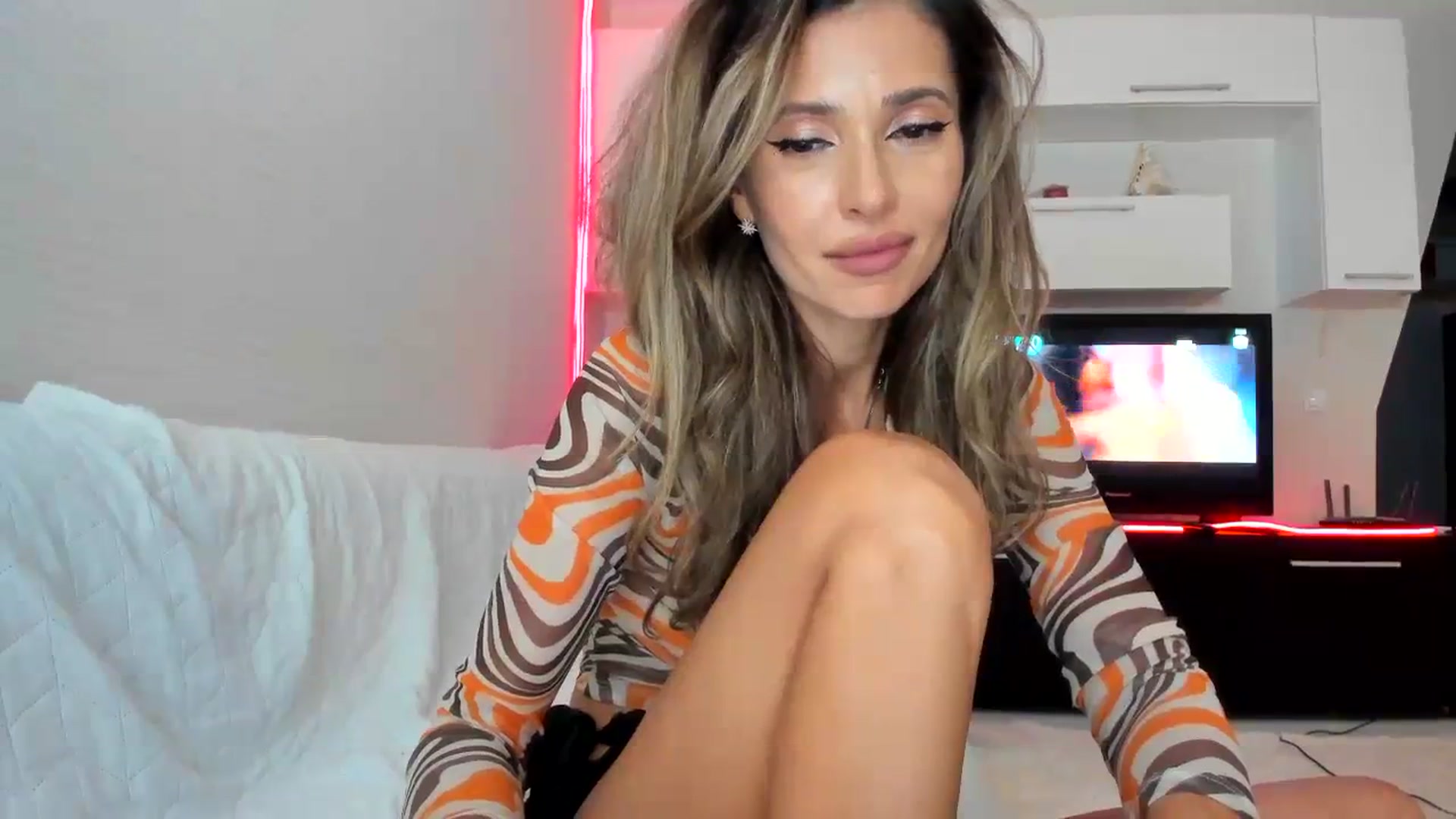 Gallery image thumbnail from SmileyTinaa's myfreecams stream on, 09/19/2023, 24:35 image 12 of 20