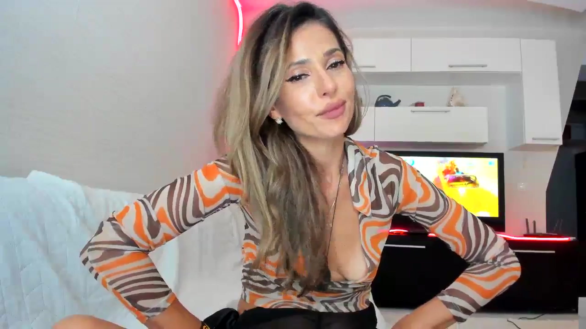 Gallery image thumbnail from SmileyTinaa's myfreecams stream on, 09/19/2023, 24:35 image 16 of 20
