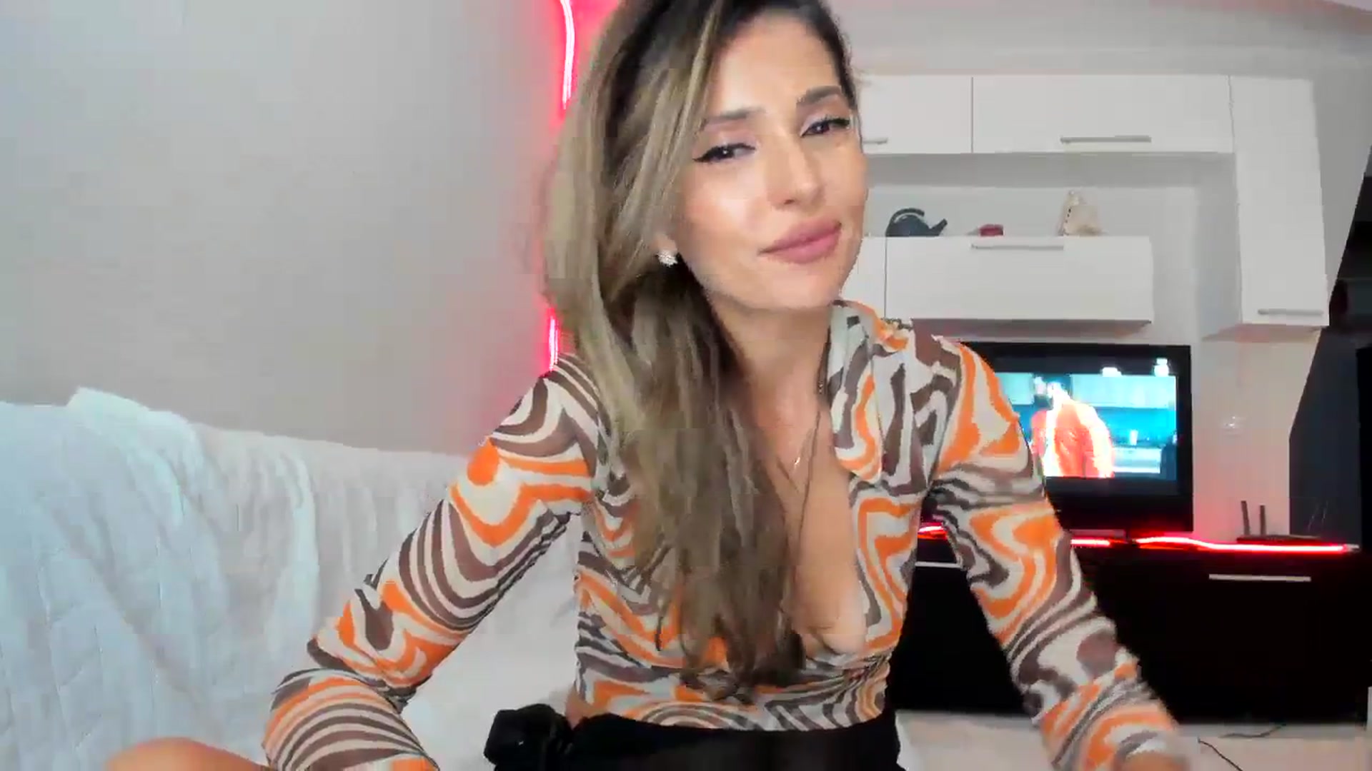 Gallery image thumbnail from SmileyTinaa's myfreecams stream on, 09/19/2023, 24:35 image 14 of 20
