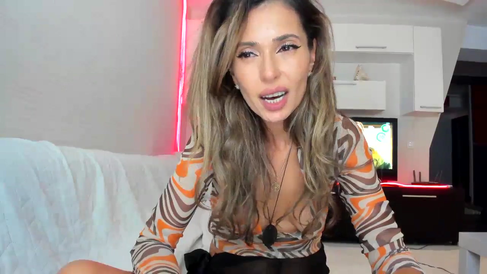 Gallery image thumbnail from SmileyTinaa's myfreecams stream on, 09/19/2023, 24:35 image 10 of 20