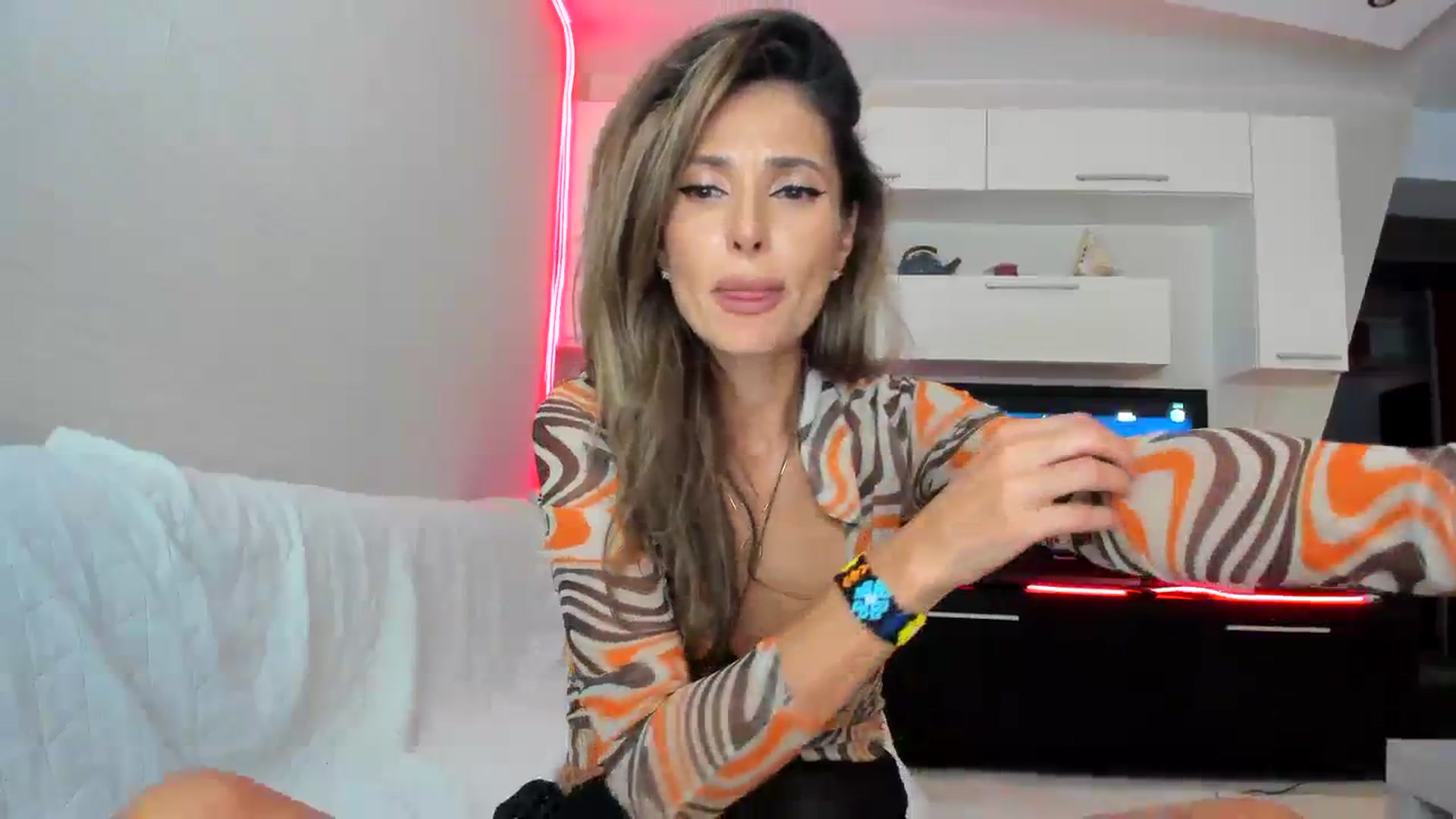 Gallery image thumbnail from SmileyTinaa's myfreecams stream on, 09/19/2023, 24:35 image 18 of 20