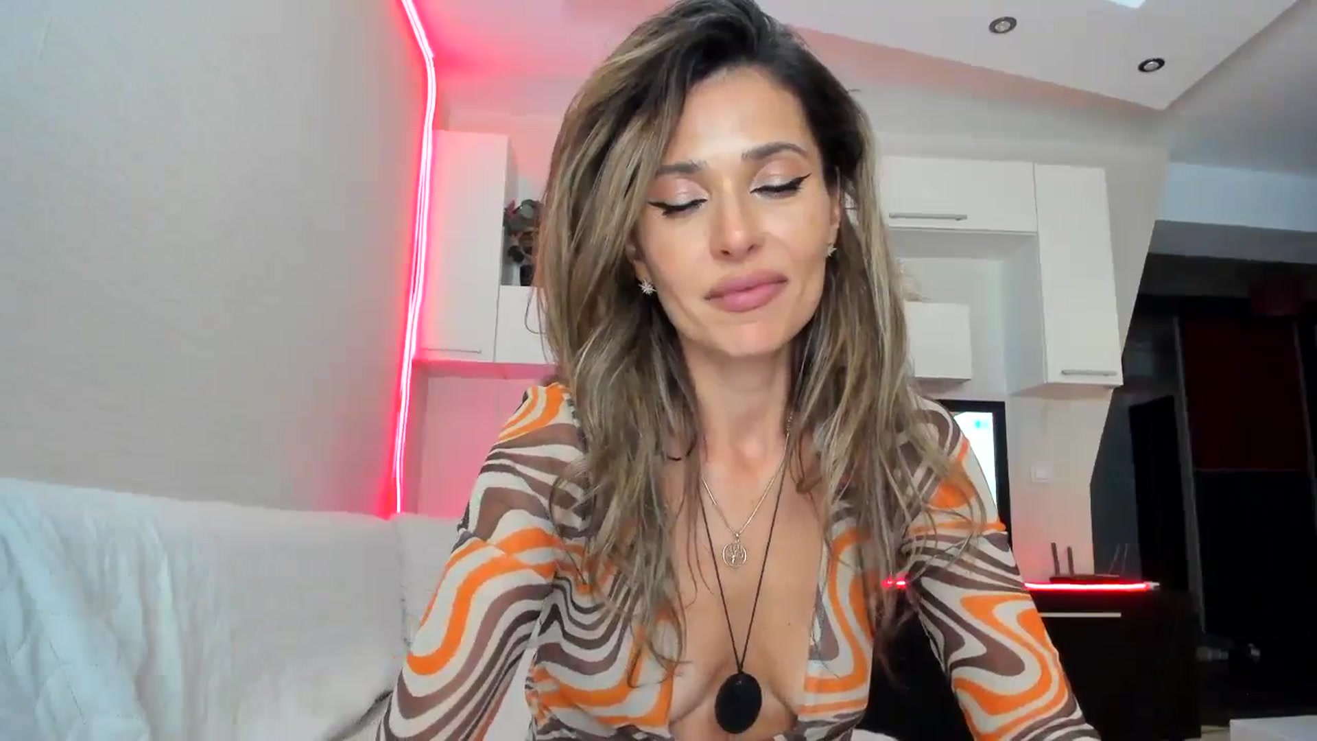 Gallery image thumbnail from SmileyTinaa's myfreecams stream on, 09/19/2023, 07:31 image 16 of 20