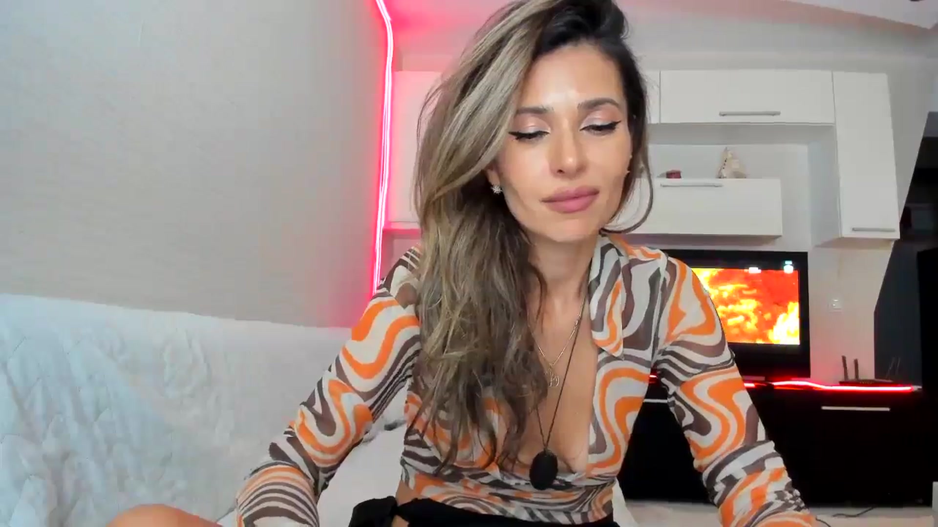 Gallery image thumbnail from SmileyTinaa's myfreecams stream on, 09/19/2023, 07:31 image 6 of 20