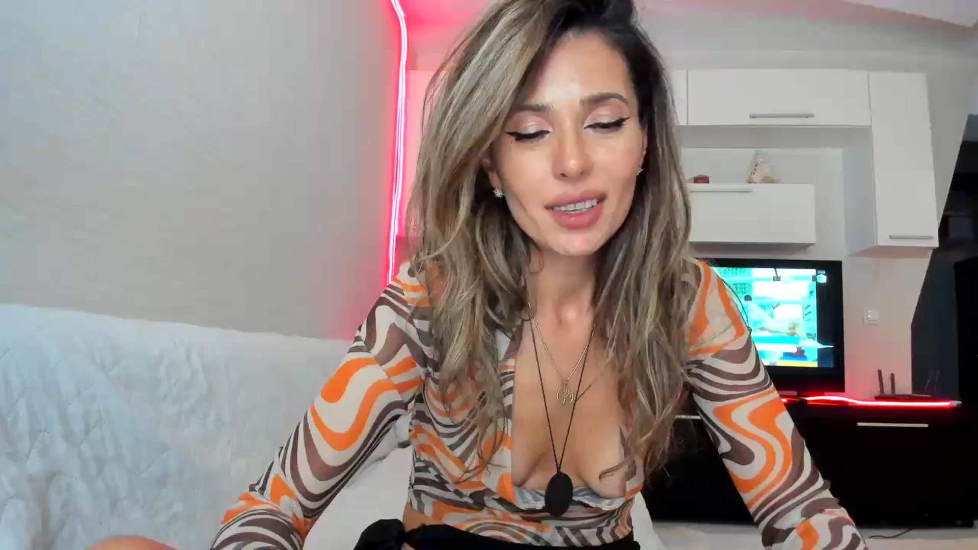 Gallery image thumbnail from SmileyTinaa's myfreecams stream on, 09/19/2023, 07:31 image 1 of 20