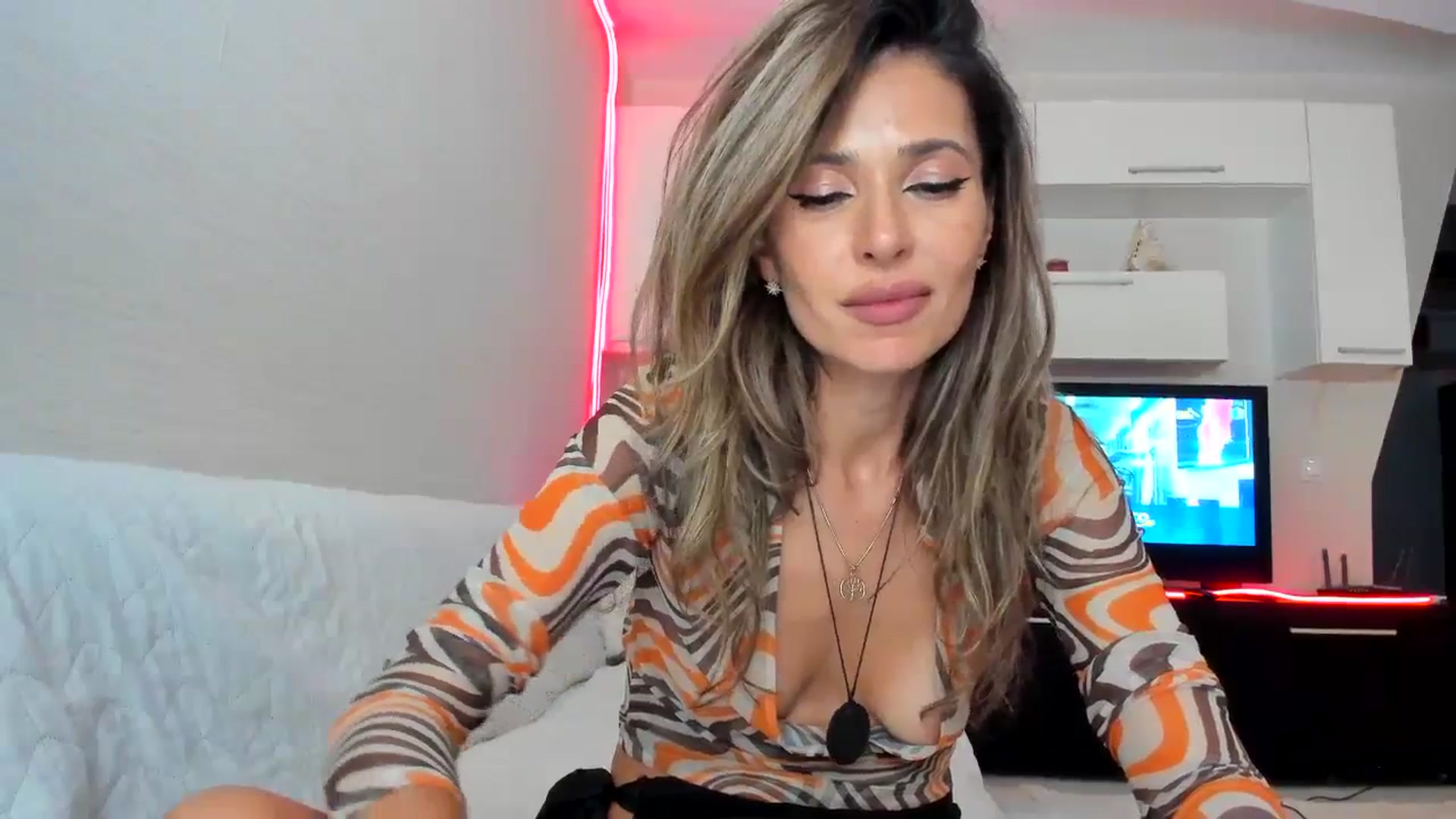 Gallery image thumbnail from SmileyTinaa's myfreecams stream on, 09/19/2023, 07:31 image 2 of 20