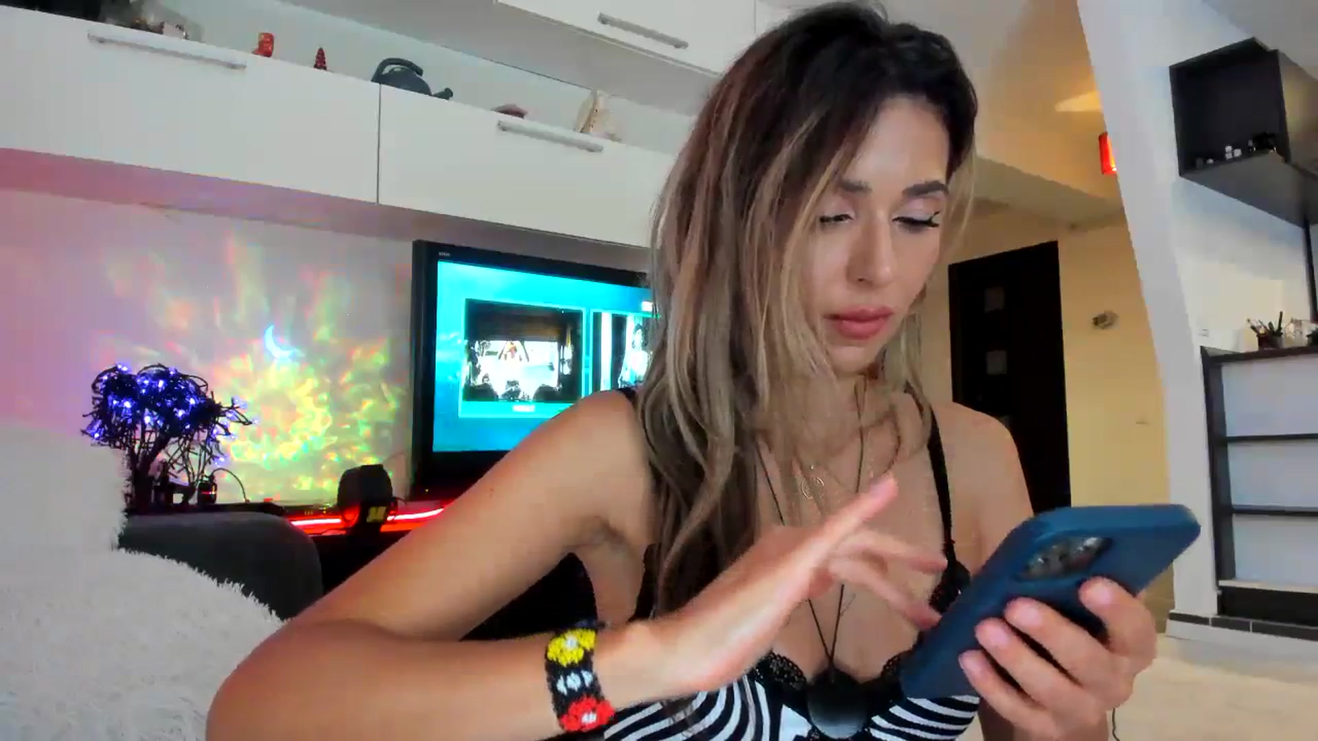 Gallery image thumbnail from SmileyTinaa's myfreecams stream on, 09/19/2023, 20:57 image 14 of 20