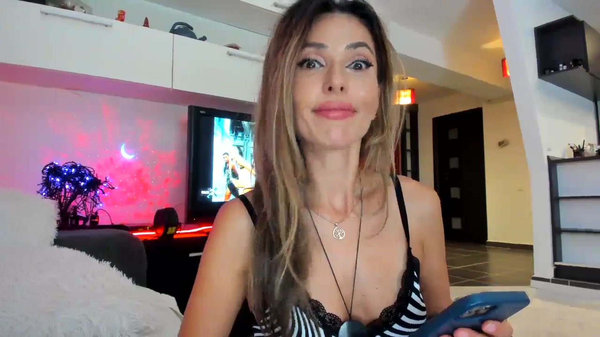 Gallery image thumbnail from SmileyTinaa's myfreecams stream on, 09/19/2023, 20:57 image 17 of 20