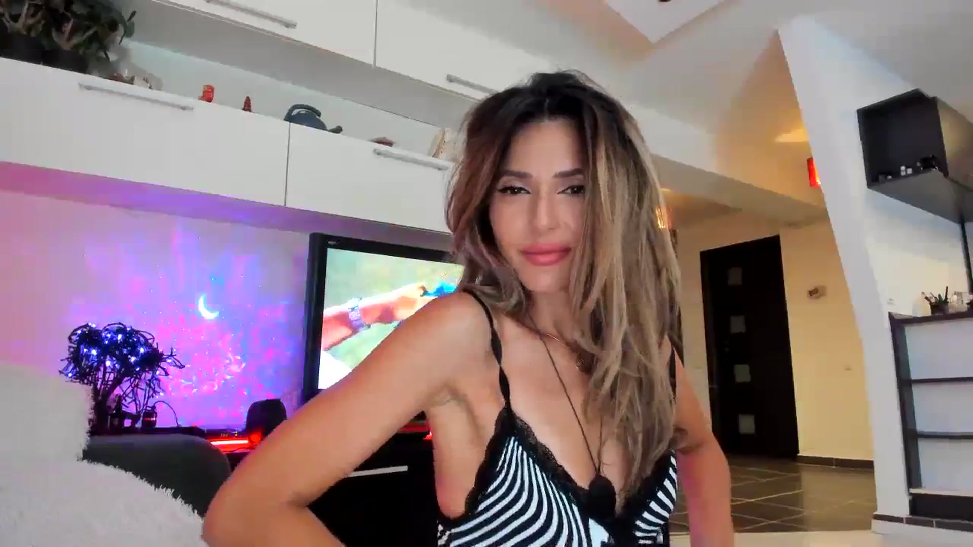 Gallery image thumbnail from SmileyTinaa's myfreecams stream on, 09/19/2023, 20:57 image 11 of 20