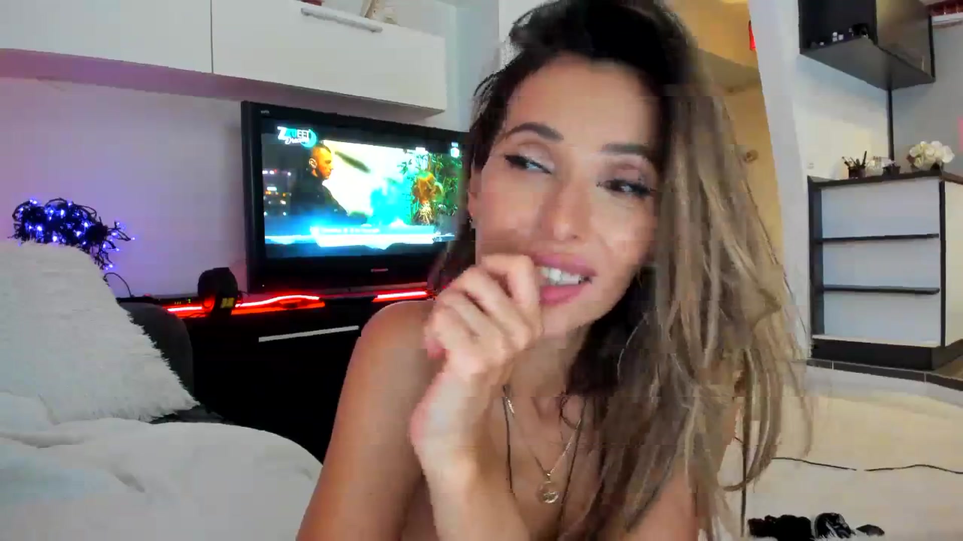 Gallery image thumbnail from SmileyTinaa's myfreecams stream on, 09/20/2023, 24:55 image 4 of 20