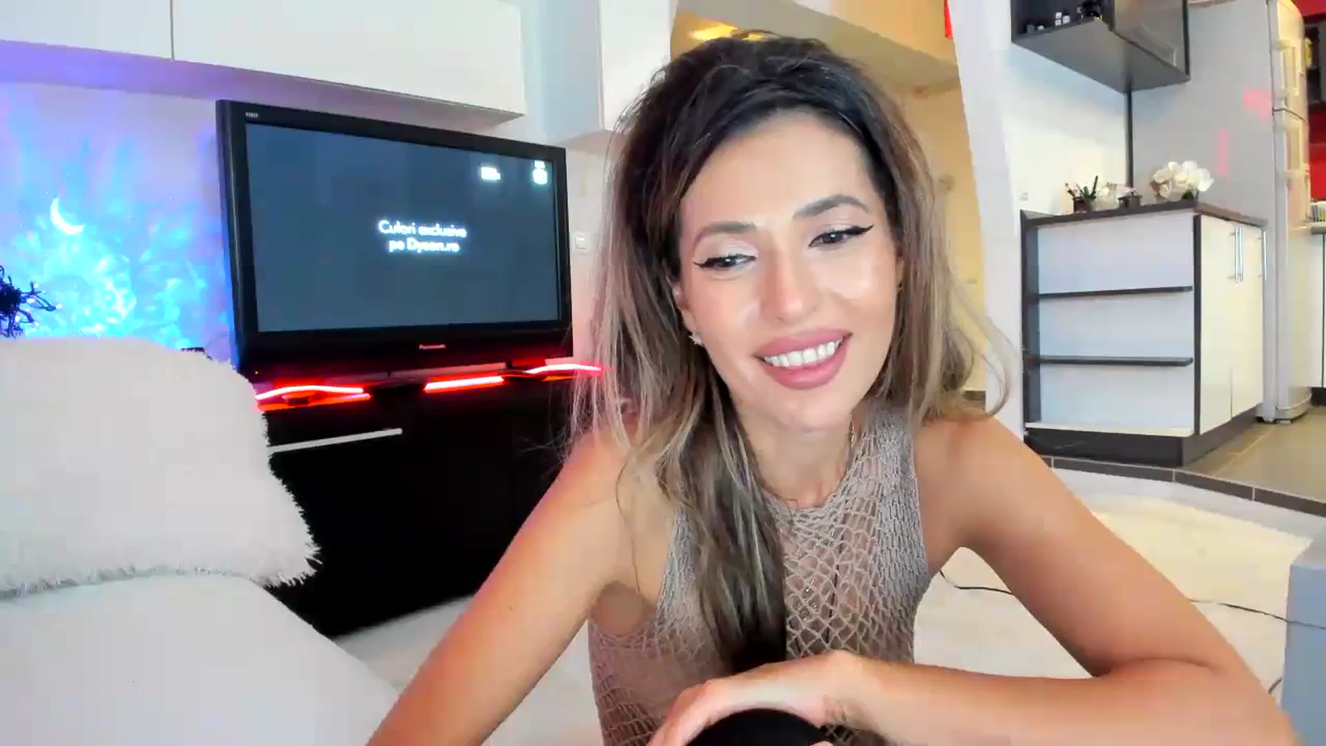 Gallery image thumbnail from SmileyTinaa's myfreecams stream on, 09/20/2023, 22:57 image 1 of 20