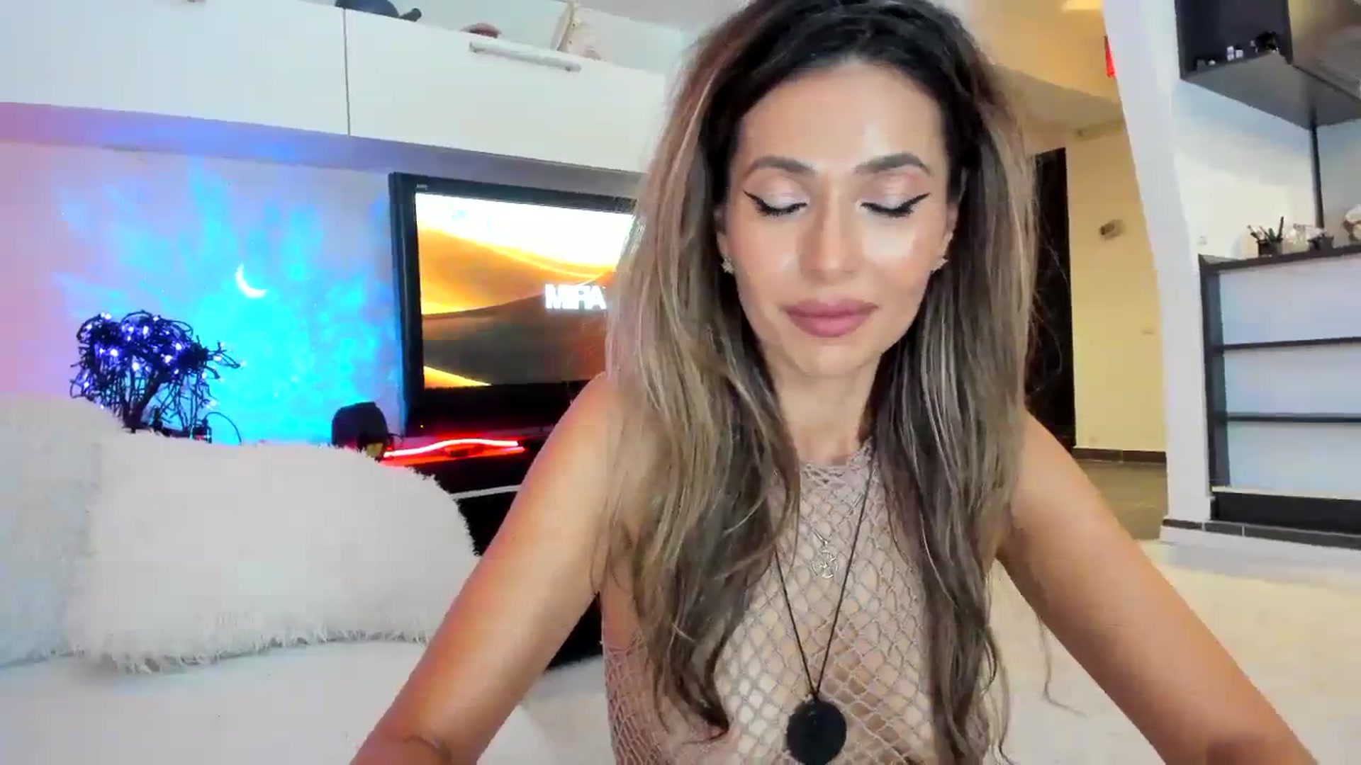 Gallery image thumbnail from SmileyTinaa's myfreecams stream on, 09/21/2023, 24:01 image 3 of 20