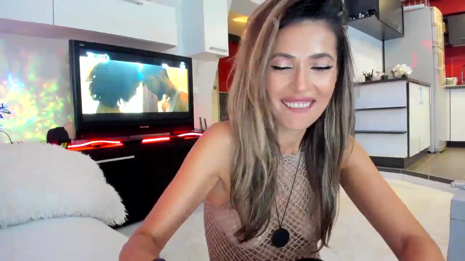 Gallery image thumbnail from SmileyTinaa's myfreecams stream on, 09/21/2023, 24:01 image 17 of 20