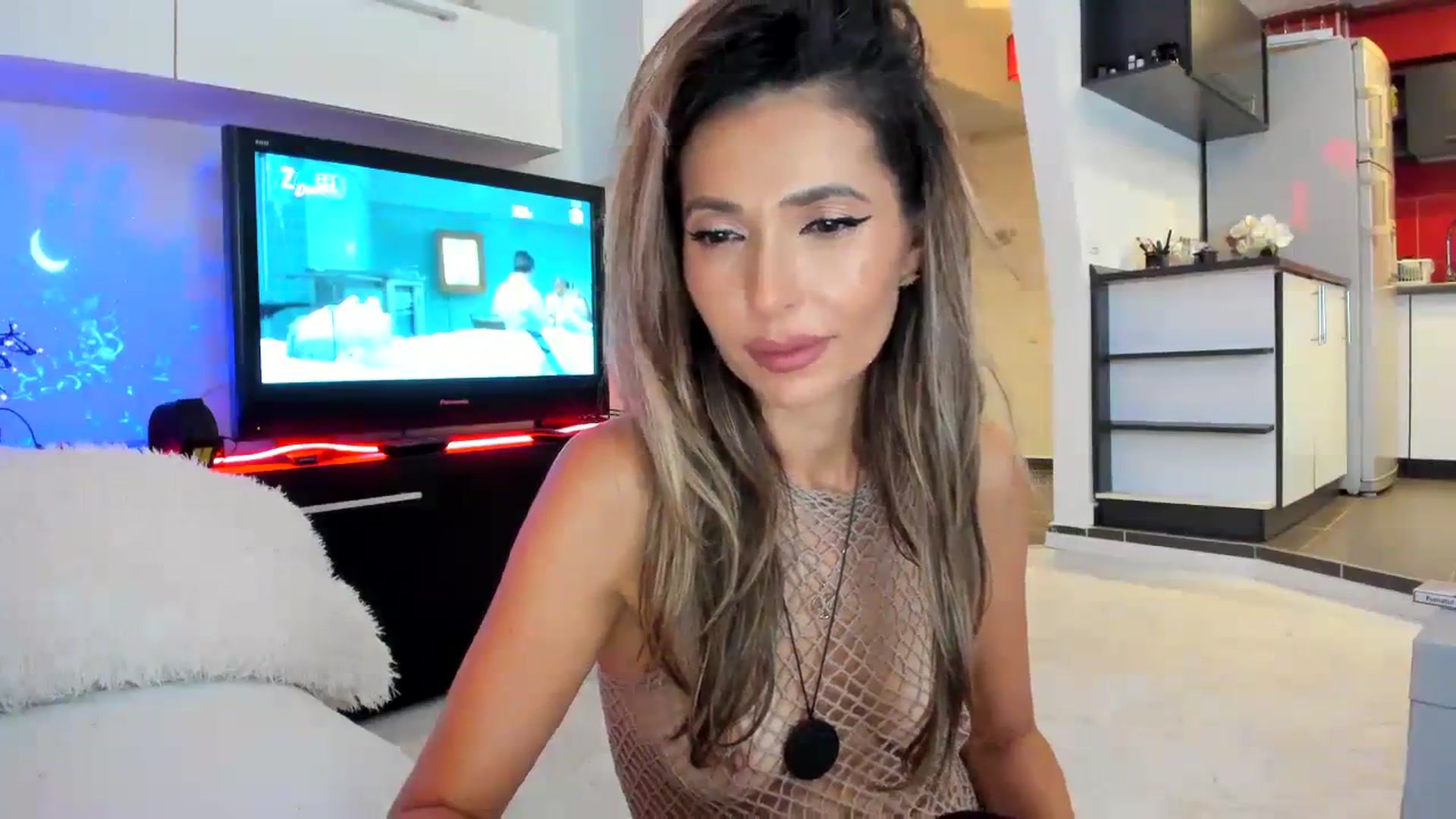 Gallery image thumbnail from SmileyTinaa's myfreecams stream on, 09/21/2023, 24:01 image 15 of 20