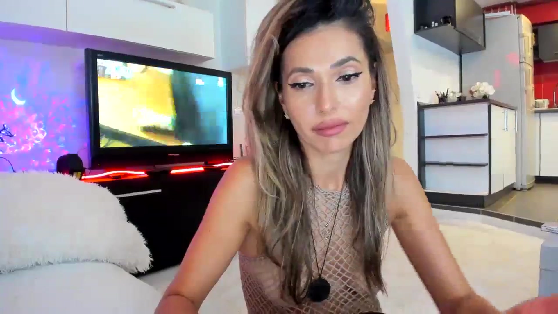 Gallery image thumbnail from SmileyTinaa's myfreecams stream on, 09/21/2023, 24:01 image 14 of 20