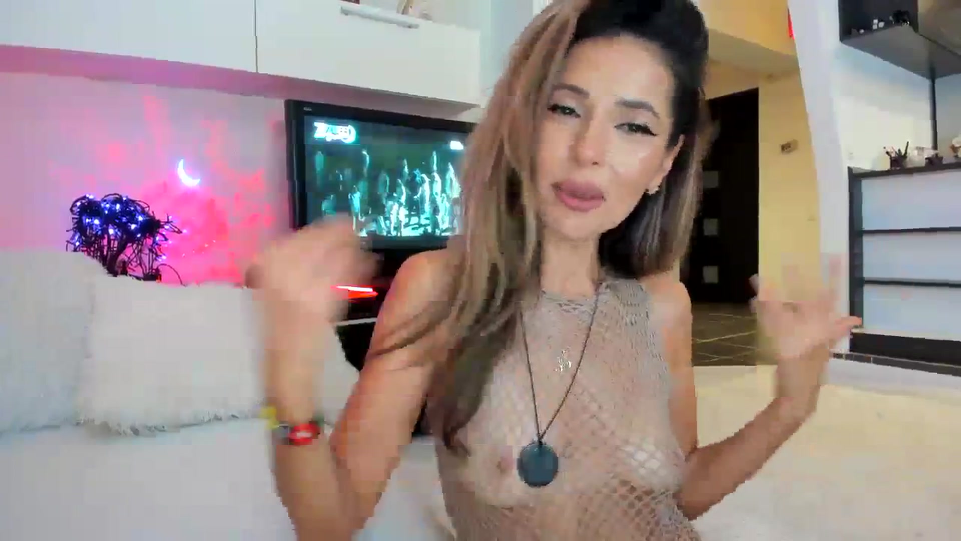 Gallery image thumbnail from SmileyTinaa's myfreecams stream on, 09/21/2023, 24:01 image 11 of 20