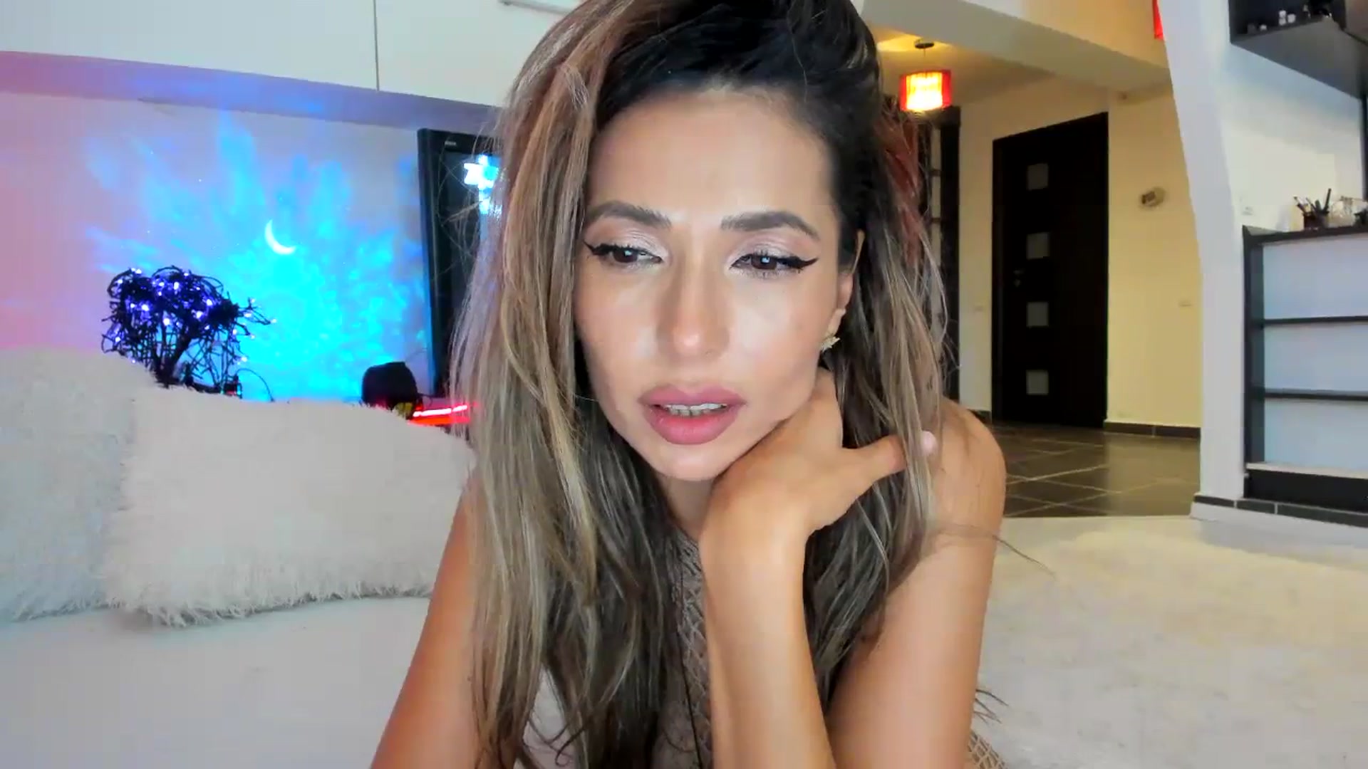 Gallery image thumbnail from SmileyTinaa's myfreecams stream on, 09/21/2023, 24:01 image 12 of 20