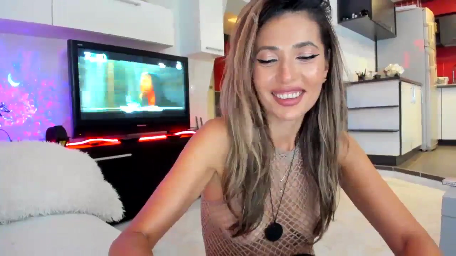 Gallery image thumbnail from SmileyTinaa's myfreecams stream on, 09/21/2023, 24:01 image 16 of 20