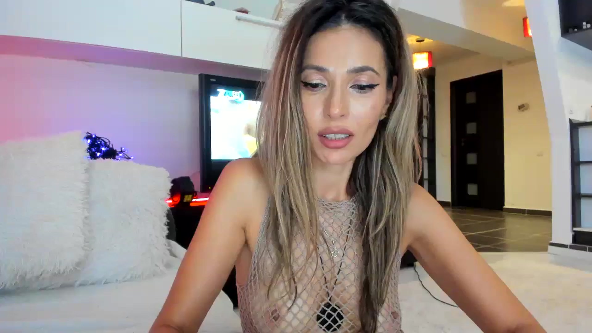 Gallery image thumbnail from SmileyTinaa's myfreecams stream on, 09/21/2023, 02:36 image 4 of 20