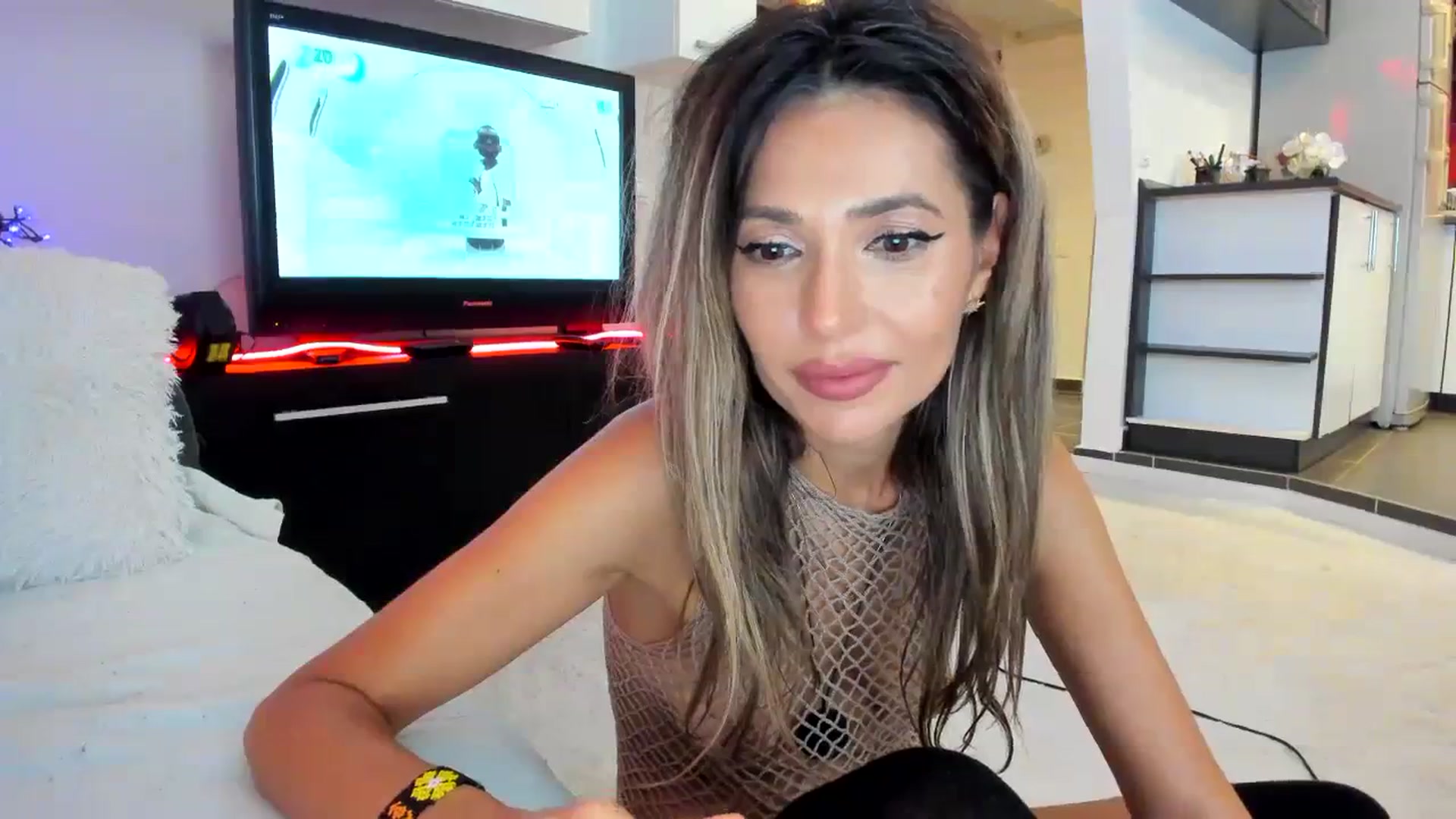 Gallery image thumbnail from SmileyTinaa's myfreecams stream on, 09/21/2023, 02:36 image 6 of 20