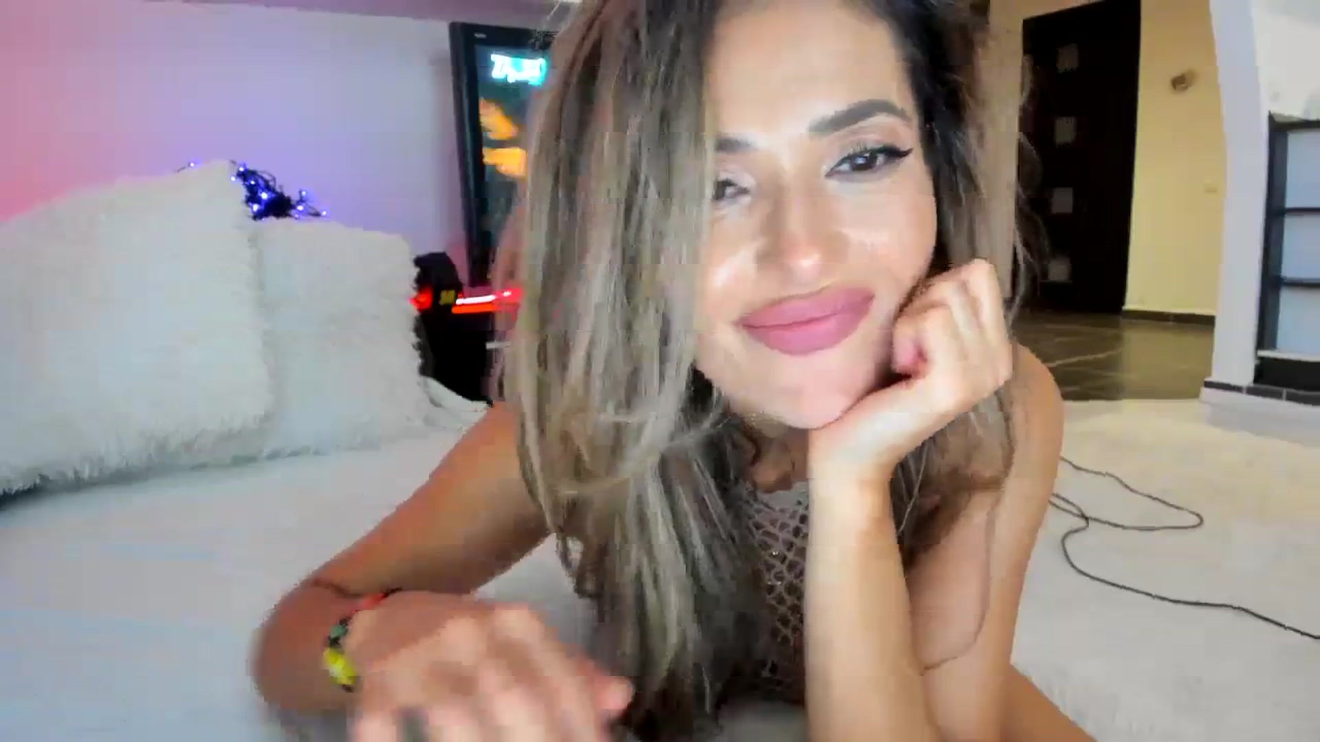 Gallery image thumbnail from SmileyTinaa's myfreecams stream on, 09/21/2023, 02:36 image 15 of 20