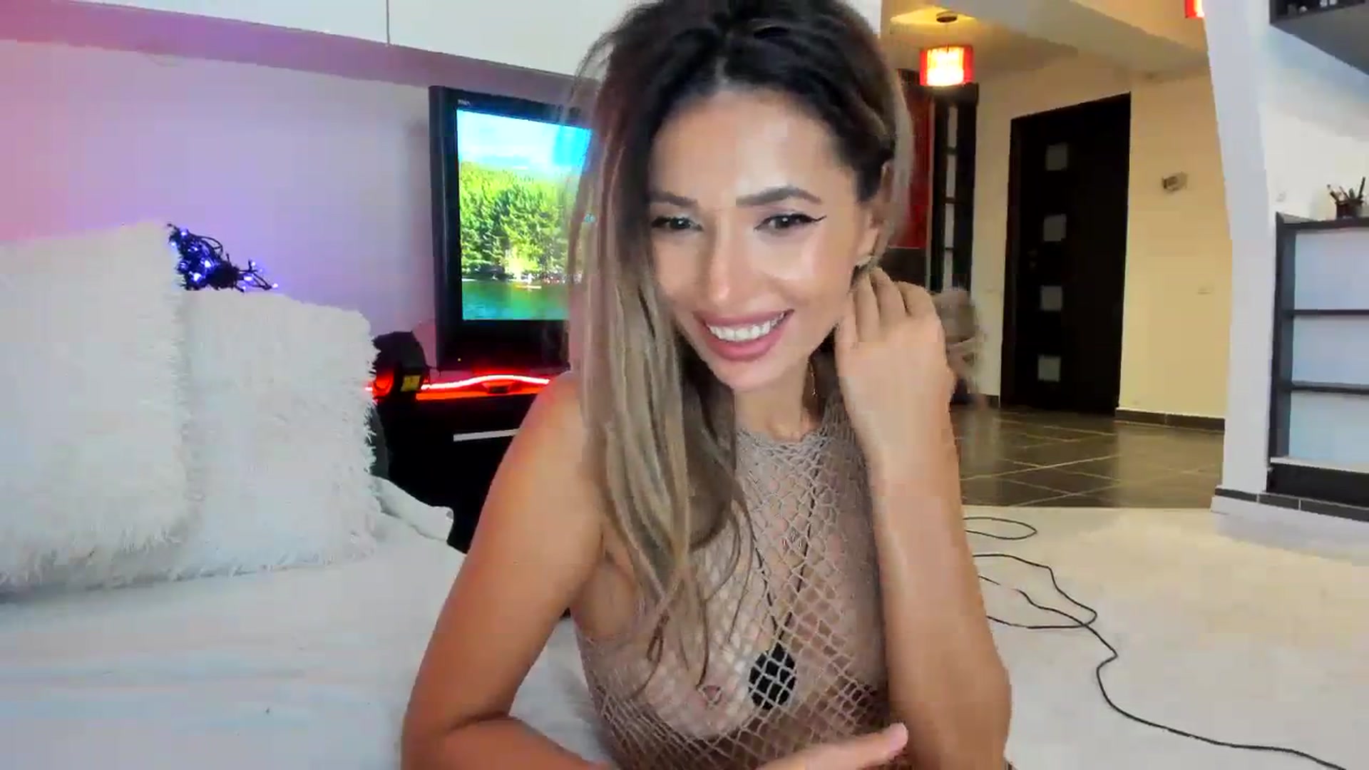 Gallery image thumbnail from SmileyTinaa's myfreecams stream on, 09/21/2023, 02:36 image 5 of 20