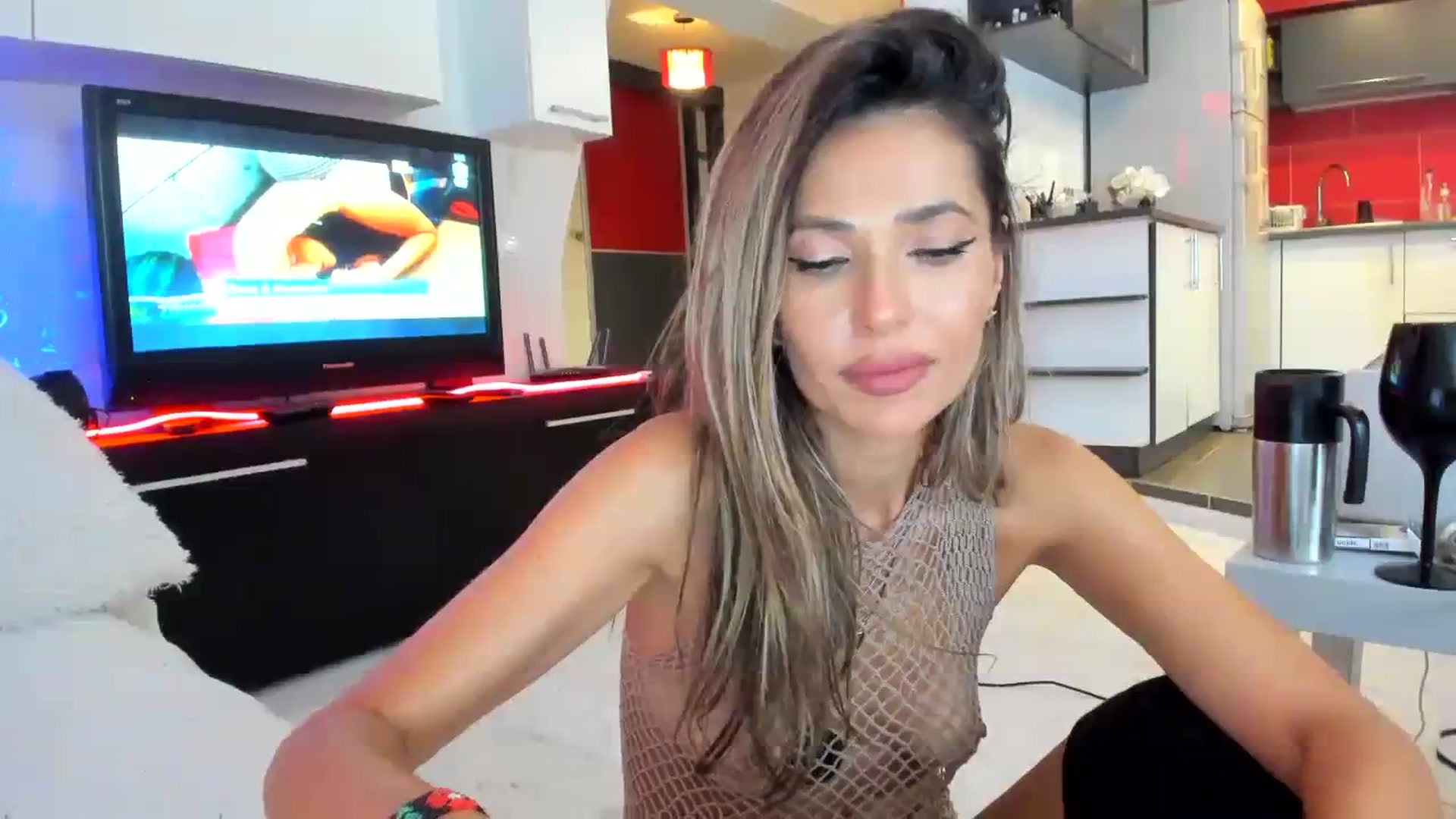 Gallery image thumbnail from SmileyTinaa's myfreecams stream on, 09/21/2023, 04:12 image 12 of 20