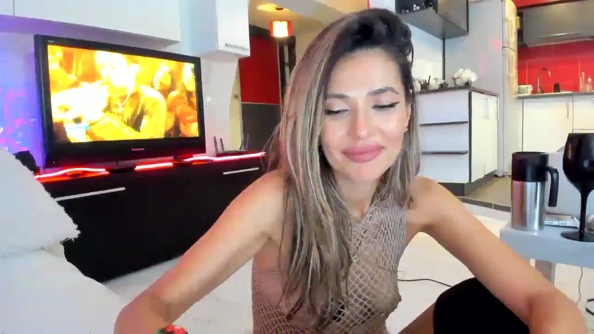 Gallery image thumbnail from SmileyTinaa's myfreecams stream on, 09/21/2023, 04:12 image 13 of 20