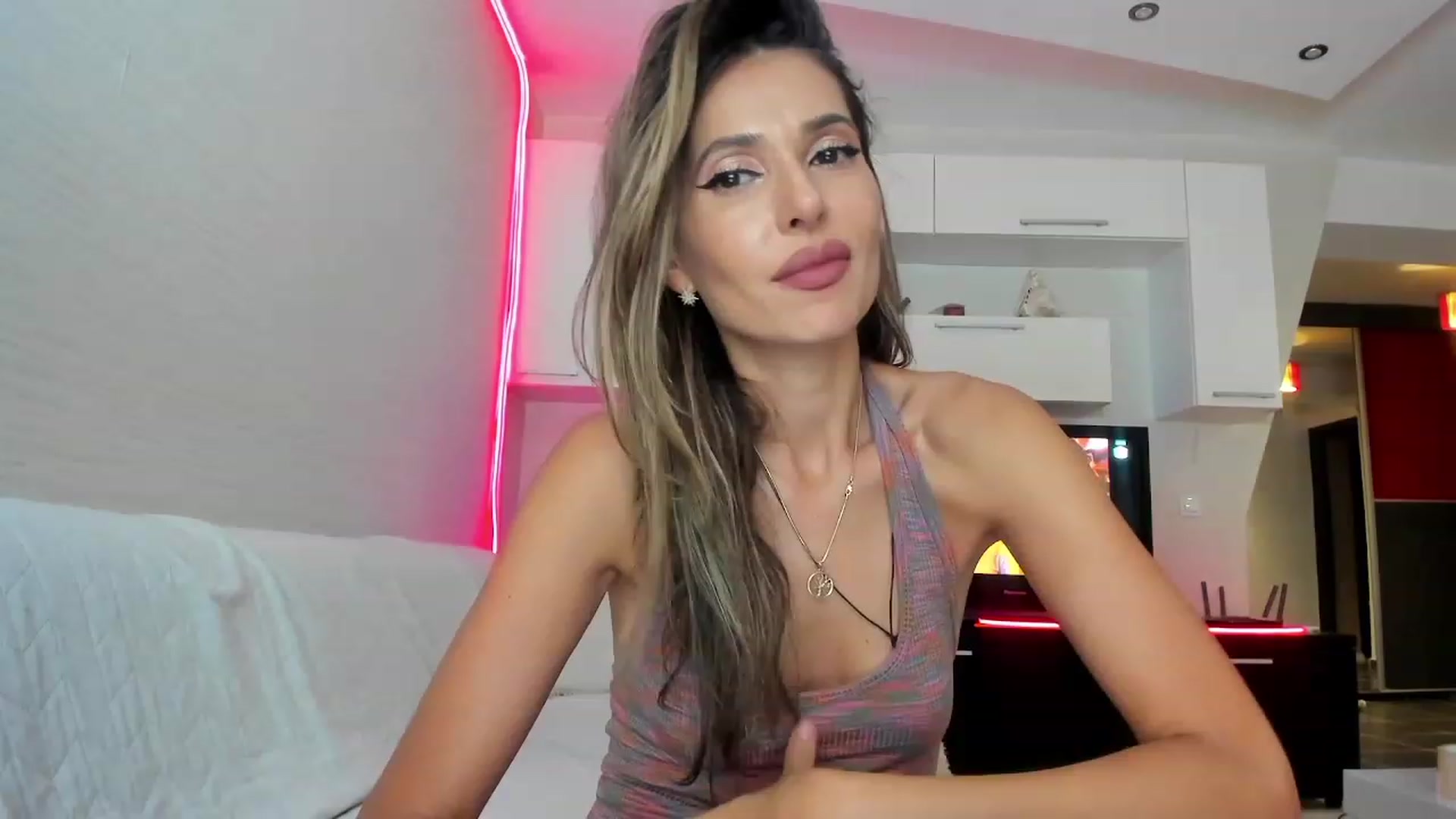 Gallery image thumbnail from SmileyTinaa's myfreecams stream on, 09/23/2023, 24:30 image 15 of 20