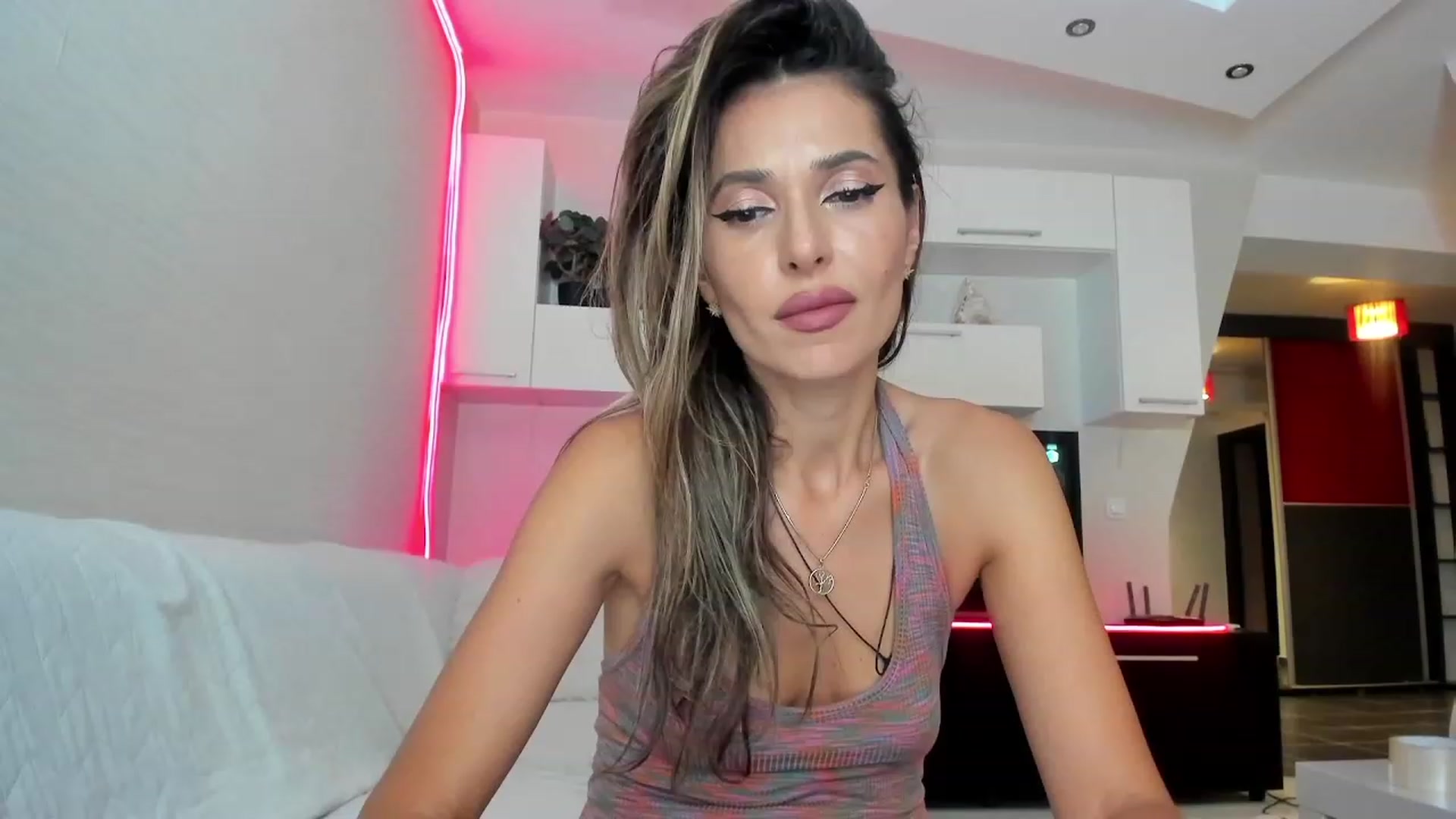 Gallery image thumbnail from SmileyTinaa's myfreecams stream on, 09/23/2023, 24:30 image 11 of 20